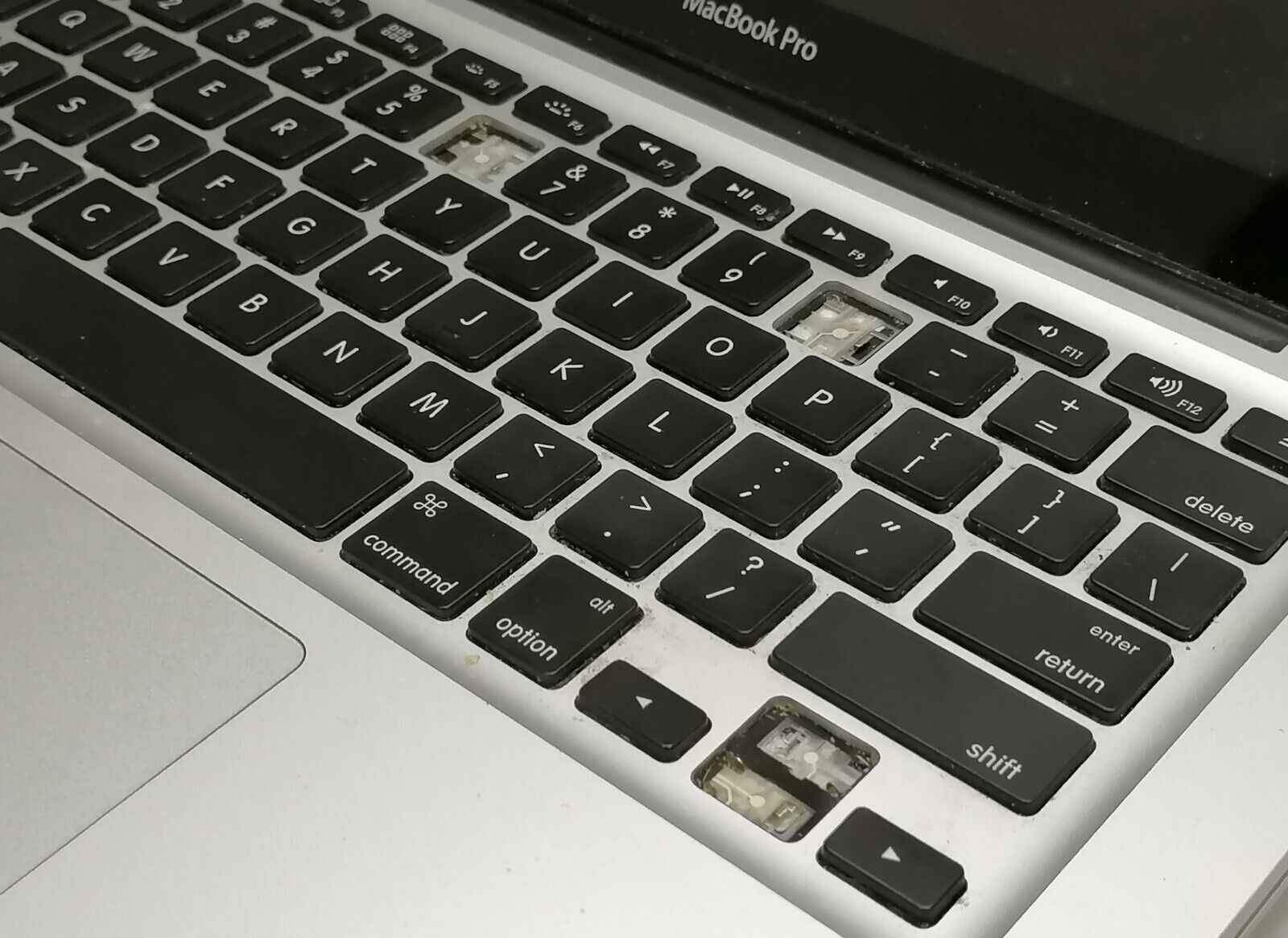 FOR PARTS 2008 13.3″ Apple MacBook 2.0 A1278 (P7350/2.0 GHz/NO RAM/NO HDD)