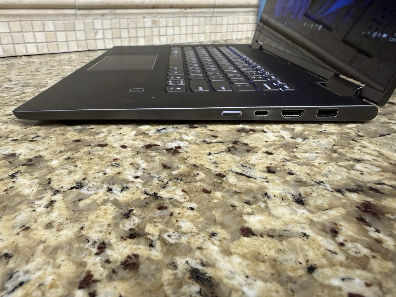 Lenovo Yoga 730-15Ikb (256 GB SSD, ntel Core i5 8 th. Gen., 8 GB RAM, Intel…