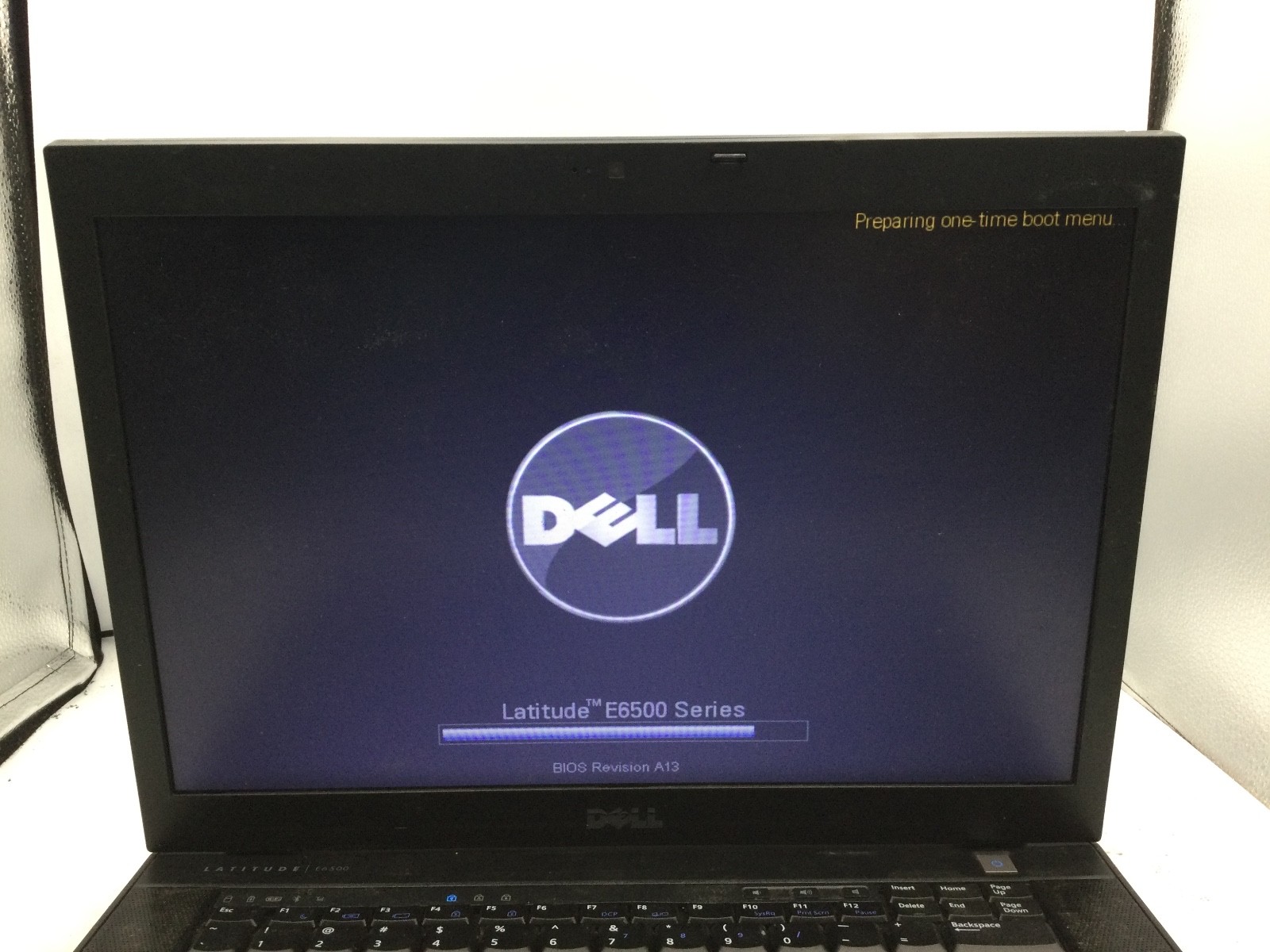 DELL LATITUDE E6500 – FOR PARTS/POWERS ON – INTEL CORE 2 DUO – 2GB RAM -READ -BB