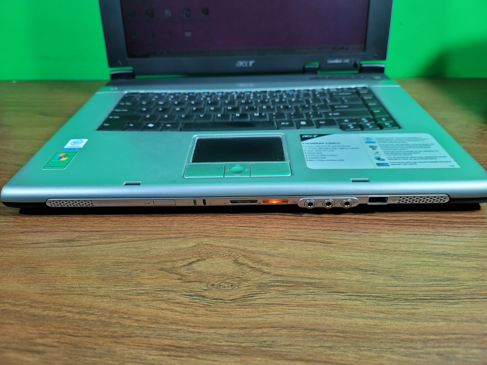 ACER TRAVEL MATE 2300 LAPTOP. WORKS AND POWERS ON GOOD. (SU)