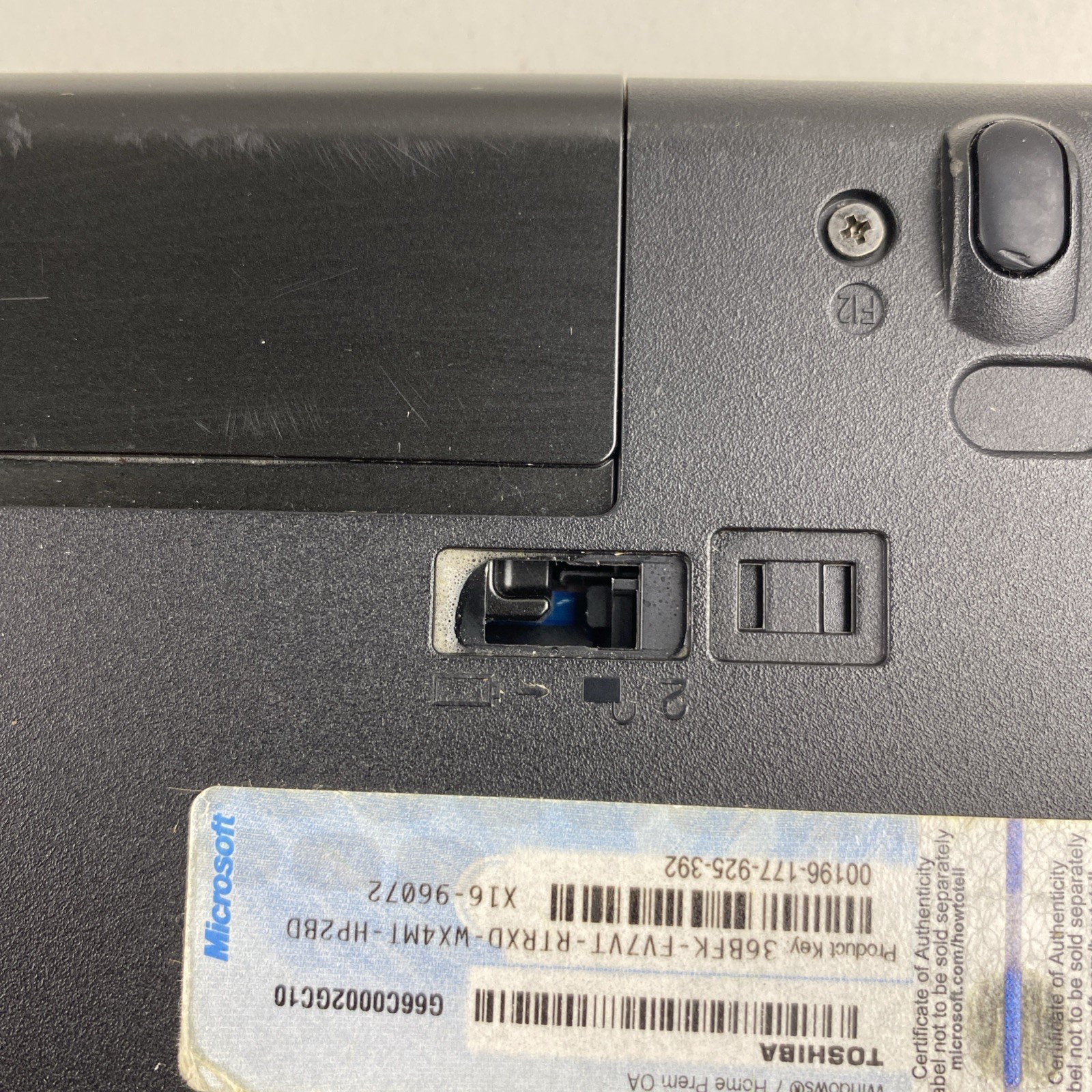 Toshiba Satellite R845 Intel Core i3-2310M 2.10GHz 4GB RAM 14″ No HDD No OS