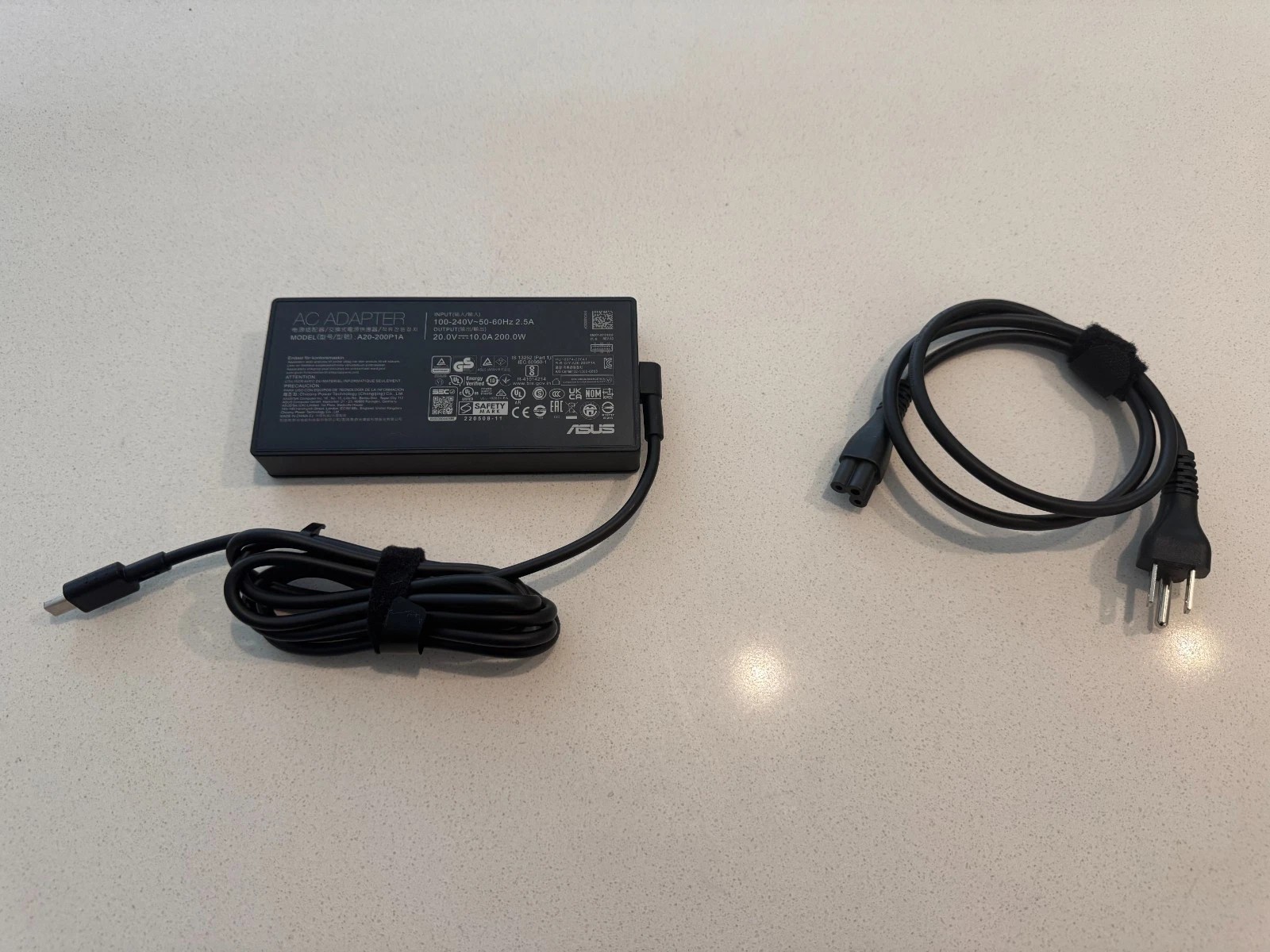 ASUS ROG Zephyrus G14 14″ 3K OLED 120Hz Ryzen AI 9 HX 370 32GB RTX 5070 Ti 1TB