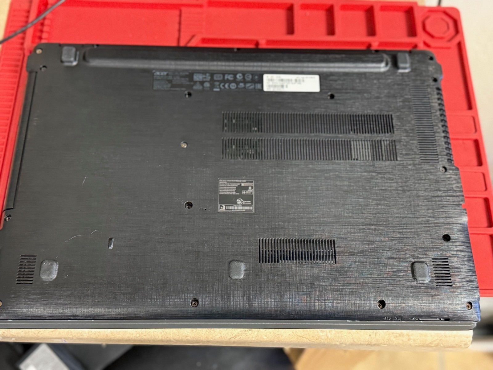 acer Aspire E5-522-89W6 laptop