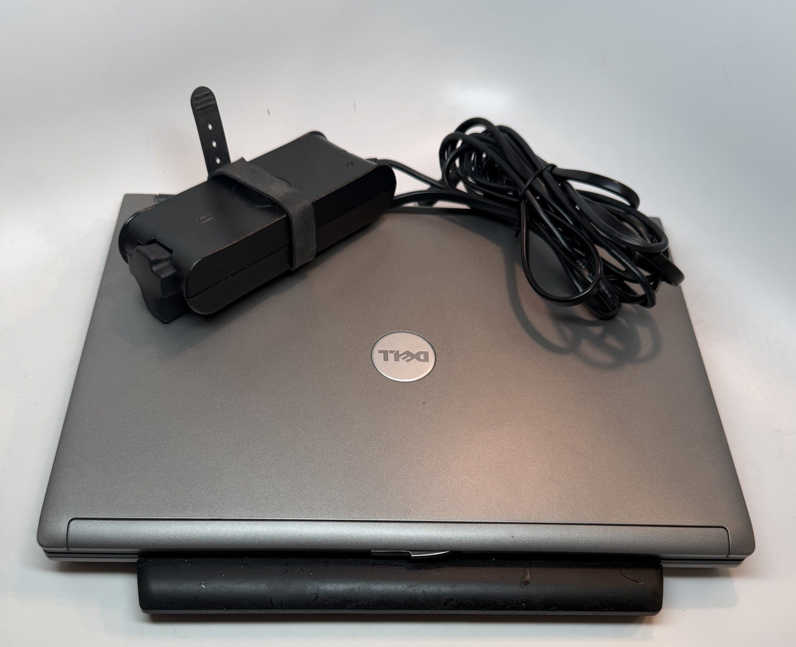 Dell Latitude 14″ Vintage Laptop D260 Intel CPU 2GB RAM 80GB HDD Windows XP WiFi
