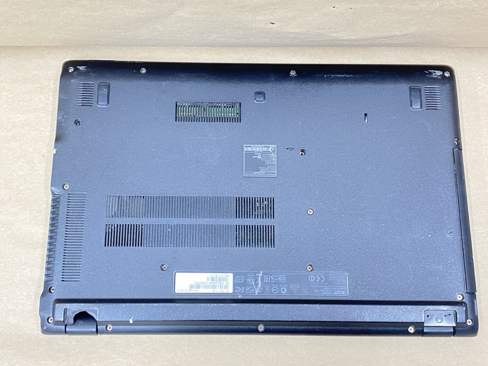 Acer Aspire V3-575T – 15.5″ FHD – i7-6500U – 6 GB – 256GB – Win 11 Pro – READ