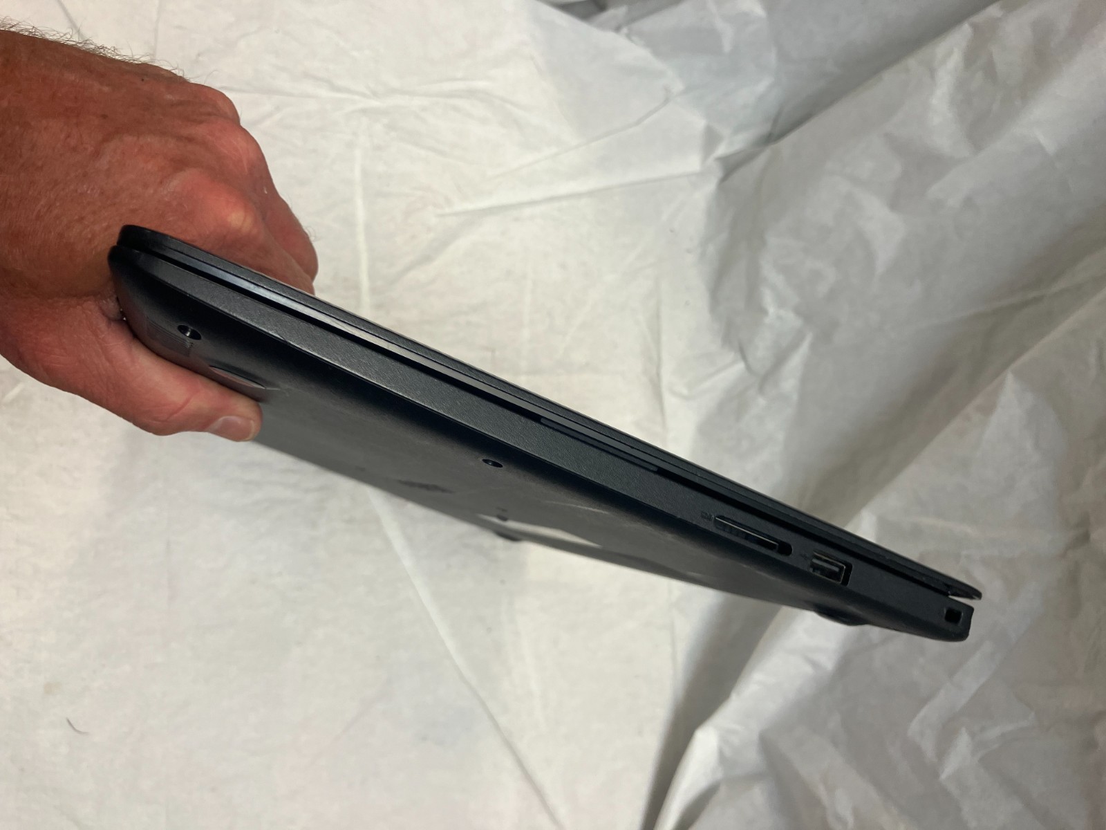 Dell Inspiron 3595 15.6″ AMD A9-9425 Radeon R5 no SSD no Ram FOR PARTS