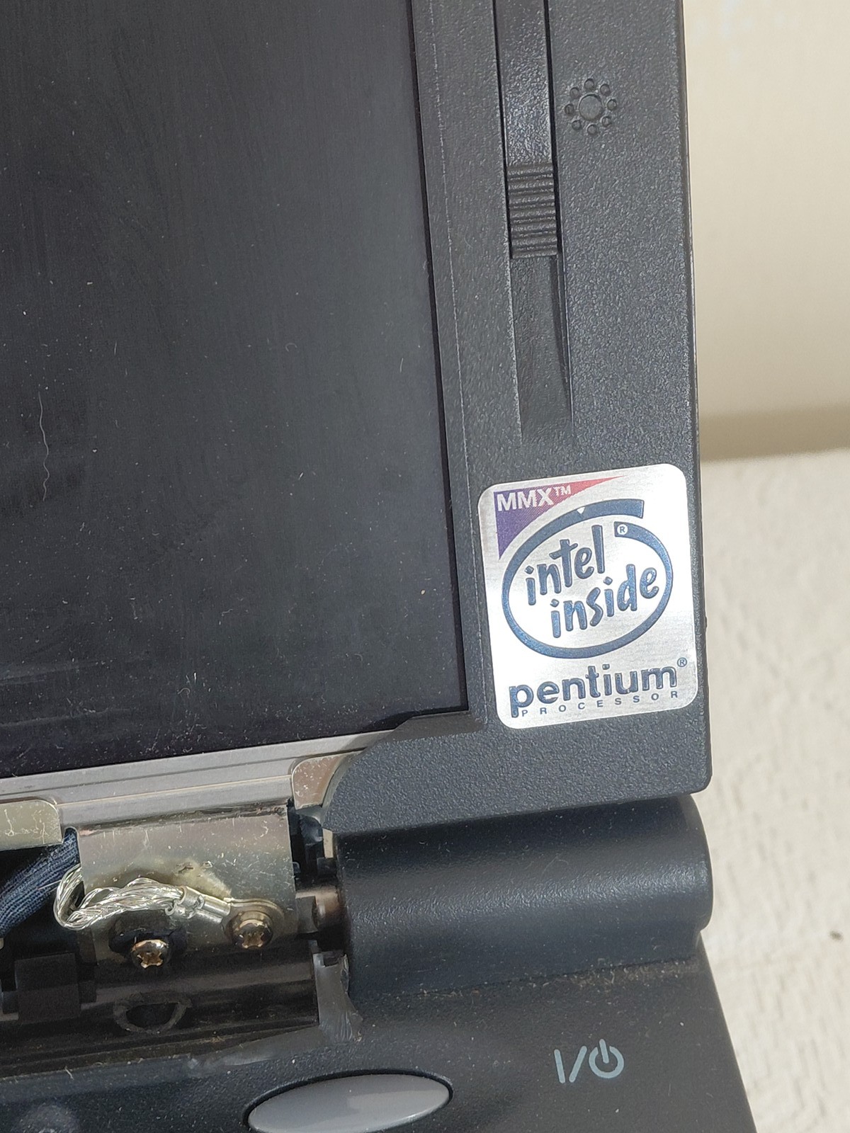 HP Hewlett Packard OmniBook Vintage Laptop Pentium MMX For Parts or Repair