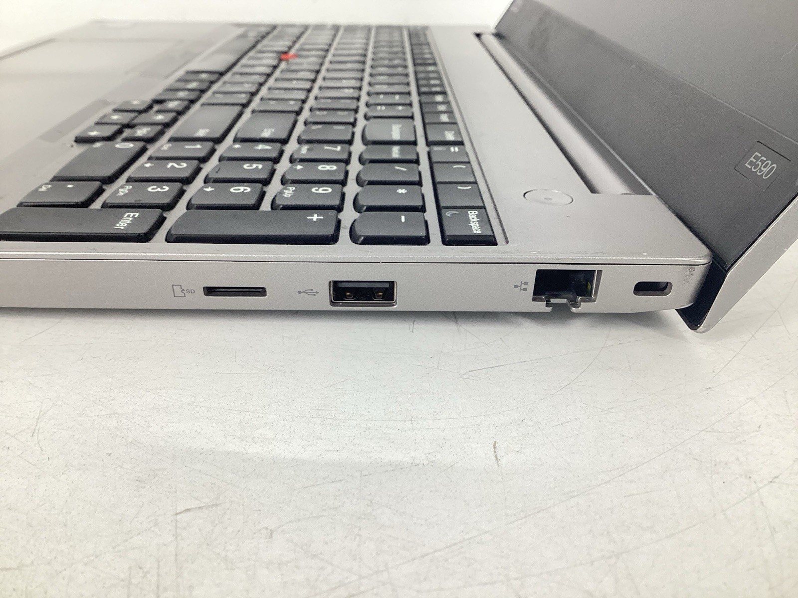 Lenovo ThinkPad E590 15.6″ (i7-8565u 1.80GHz 16GB No SSD/OS) No AC *Read