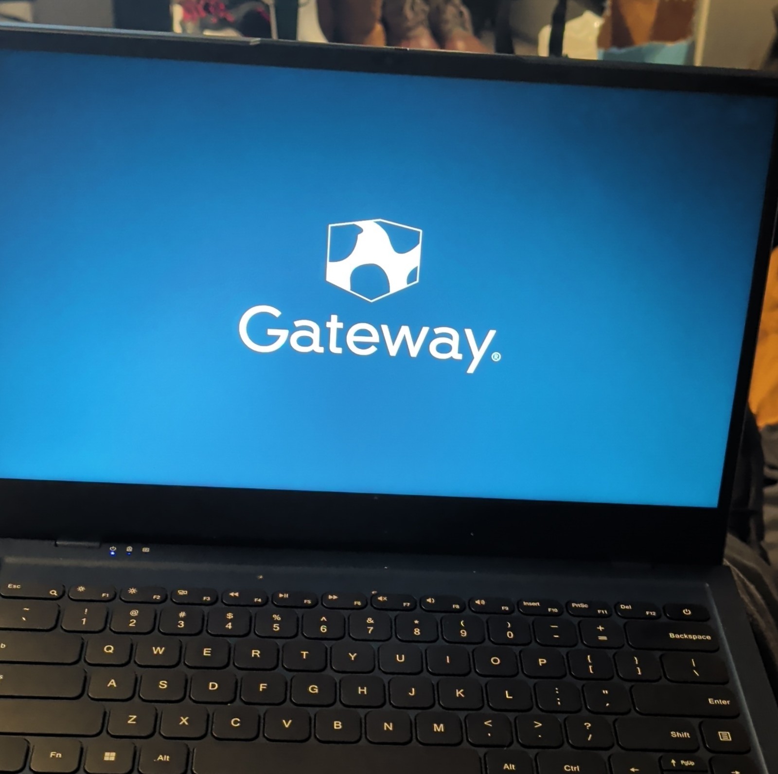 Gateway GWNC21524-BL 15.6″ Blue Notebook Laptop Windows 10 Casual Computing