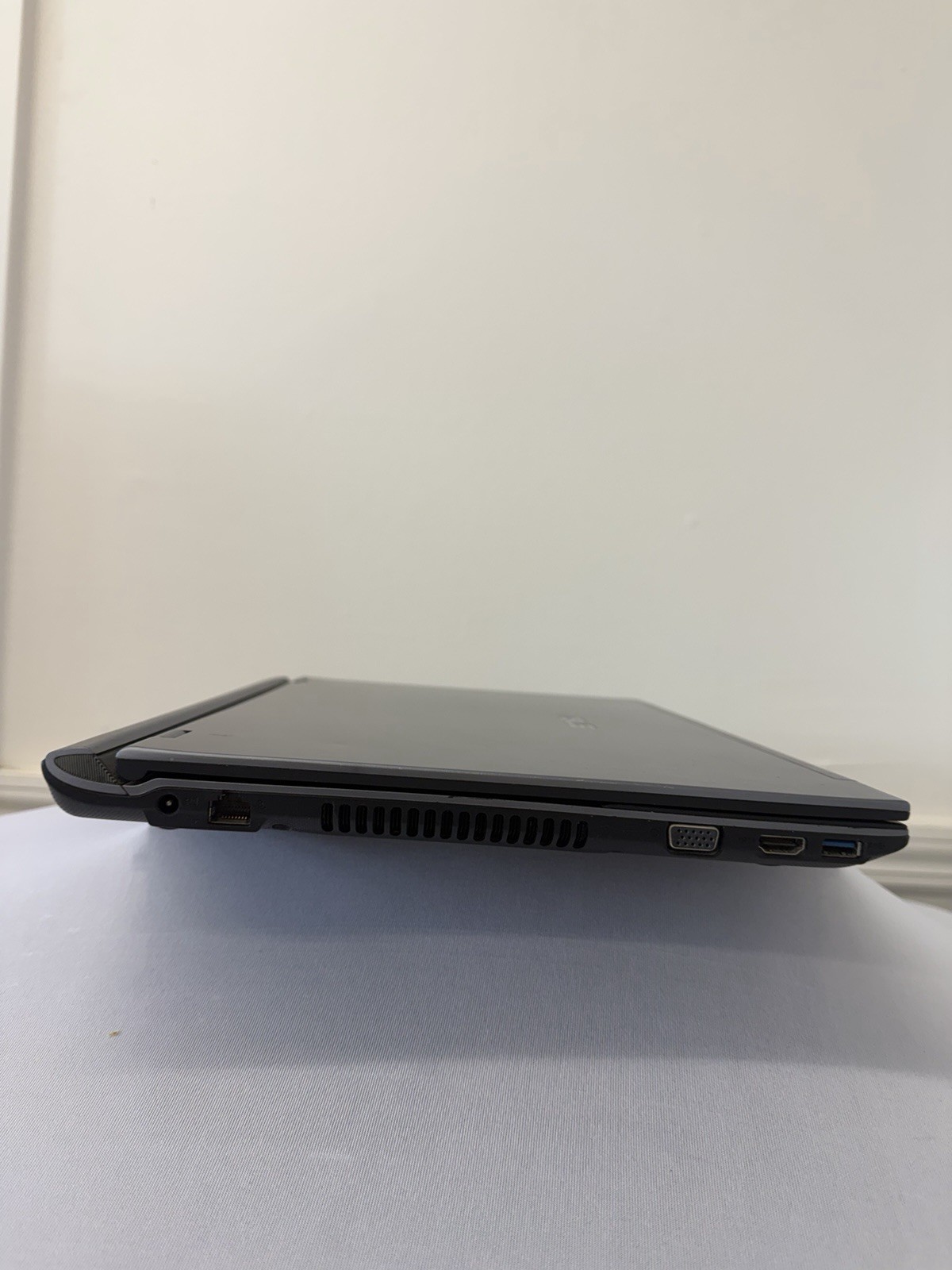 Asus U56E Laptop – Screen Leaking Light – Intel i5-2410M – Read Des
