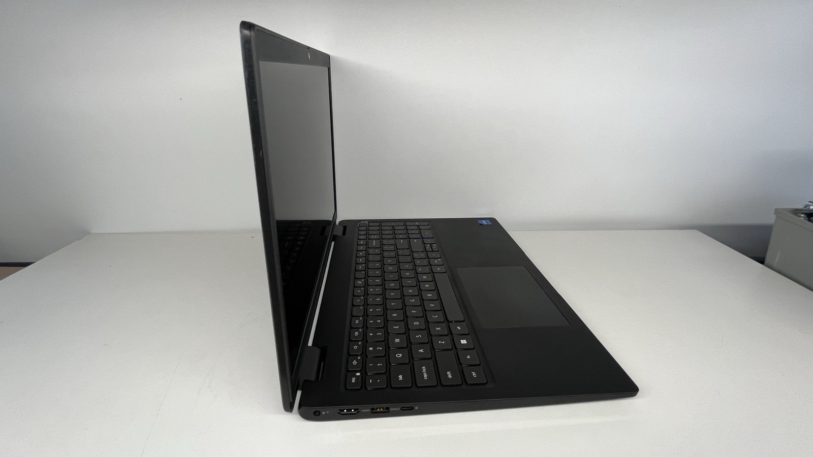 Dell Latitude 3520 Laptop i5-1135G7 16GB 256GB 15.6″ FHD Upgraded