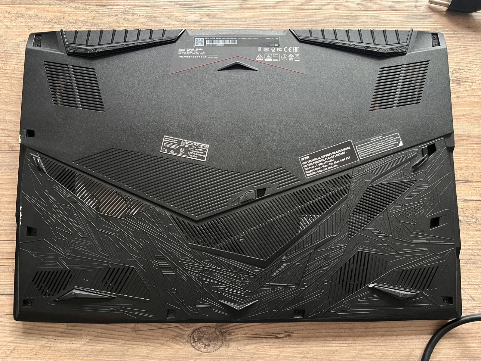 MSI GE75 Raider 17.3 inch (1TB + 512GB, Intel Core i7 10th Gen., 2.60GHz, 16GB)