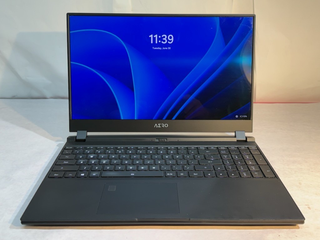 GIGABYTE AERO 15 OLED (1TB SSD, Intel Core i7-11800H, 2.3GHz, 16GB RAM, 3080) 