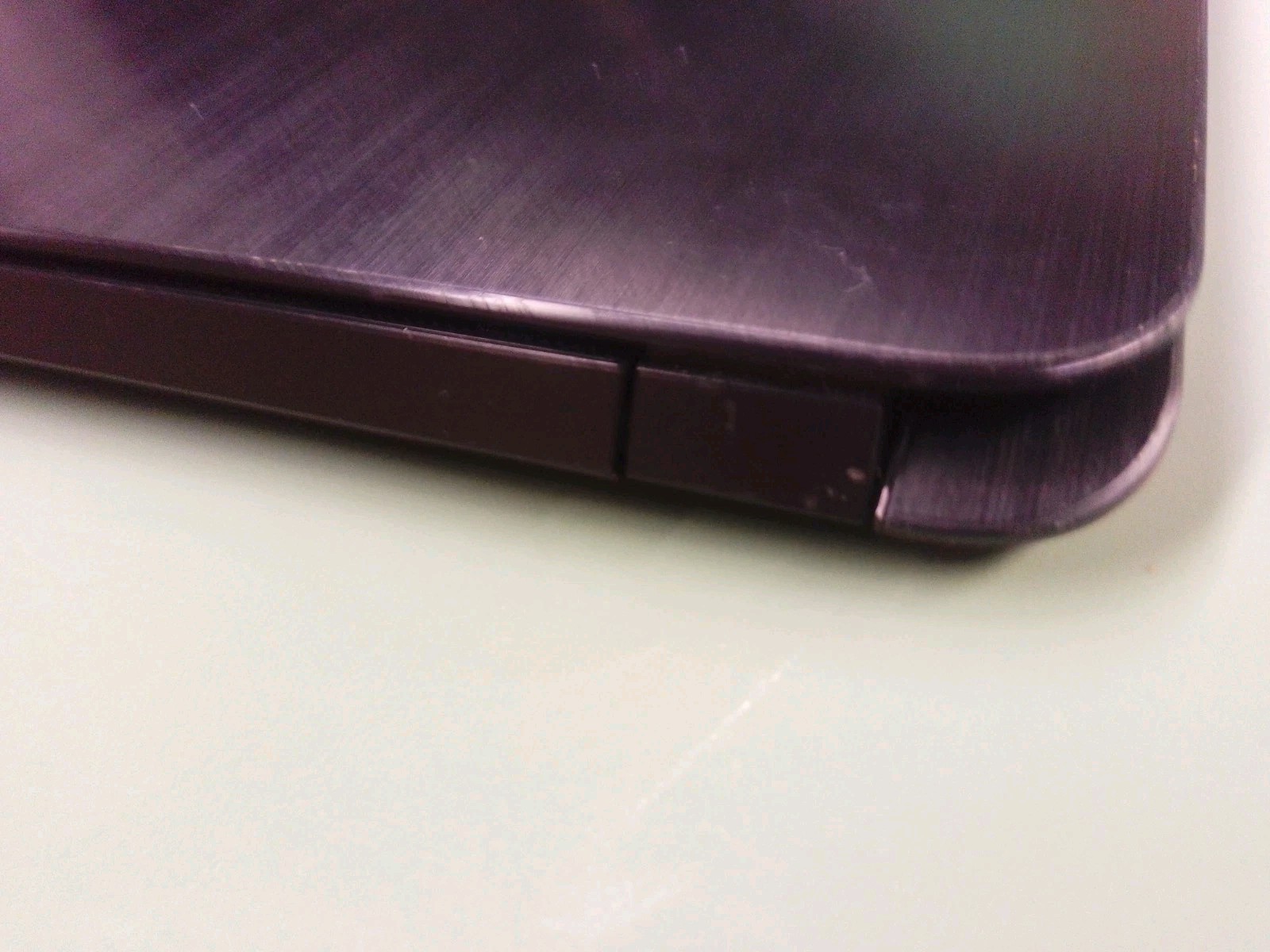HP ENVY SLEEKBOOK 6, AMD A6 @ 2.1 GHz ,4GB, 500GB HDD, Beats Audio, Red
