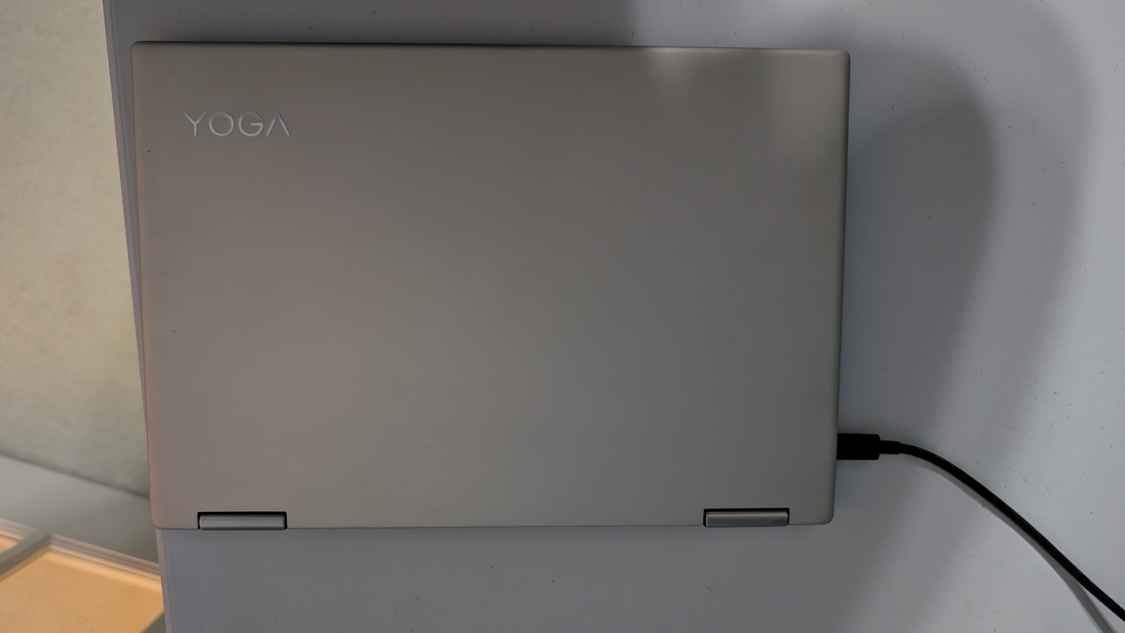 Lenovo Yoga 720 13.3″ (256GB SSD, Intel Core i7 8th Gen, 16GB) Laptop