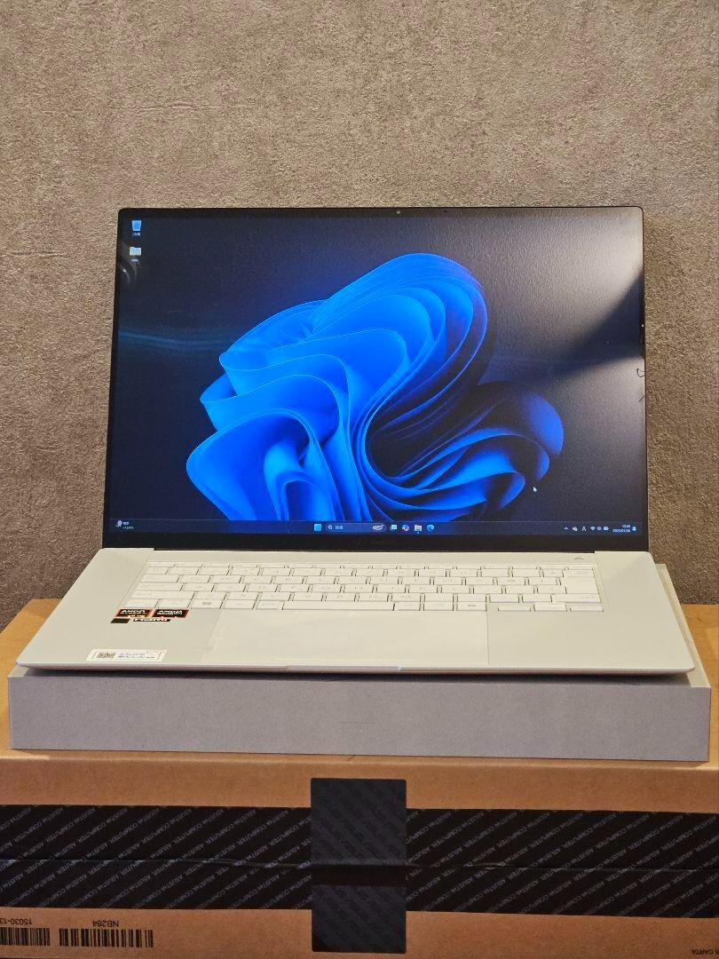 ASUS Zenbook S 16 UM5606WA Scandinavian White Windows 11 Home Notebook n147