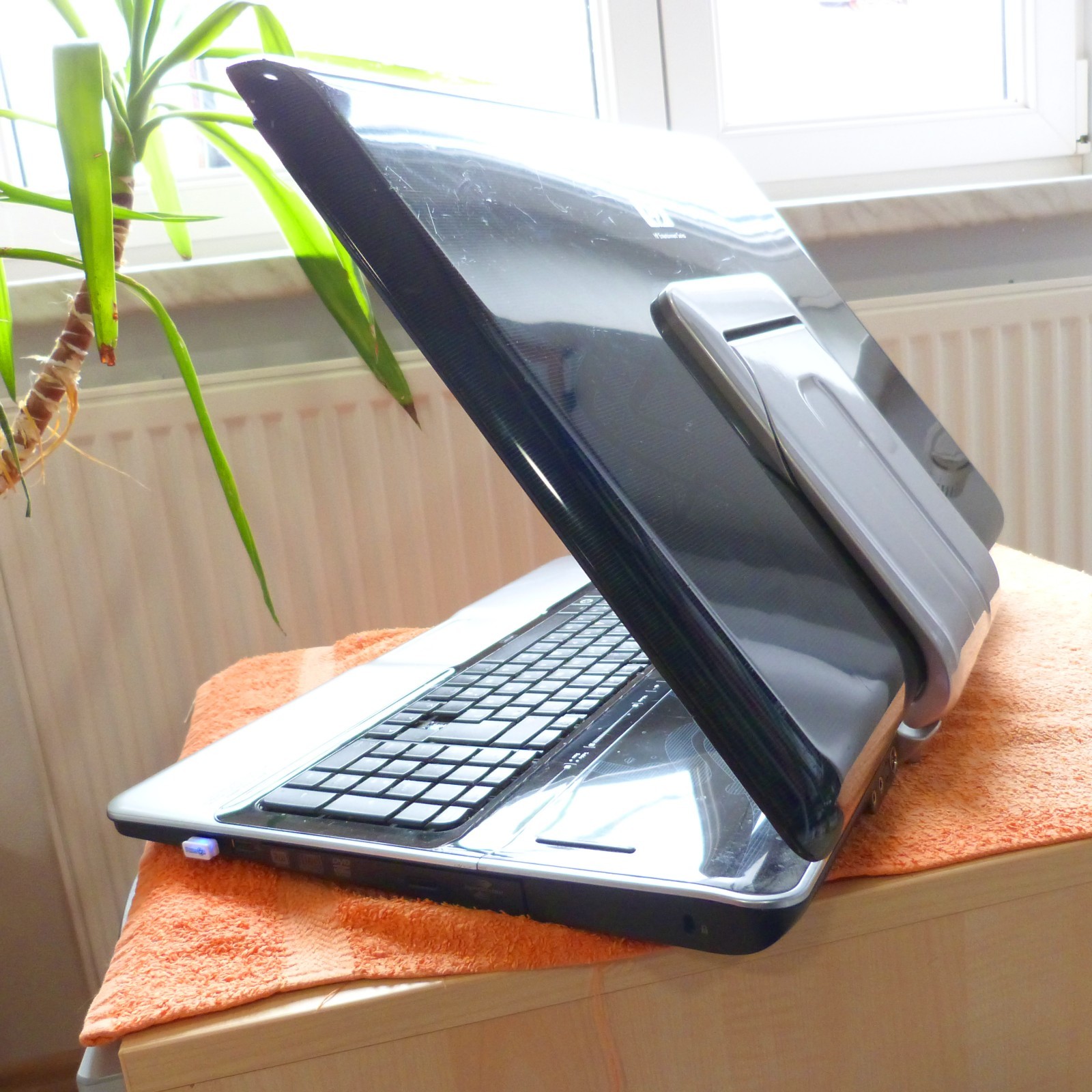Faulty device HP HDX 9000 20-inch cinema monster car 250 GB SSD Windows 10 HDMI