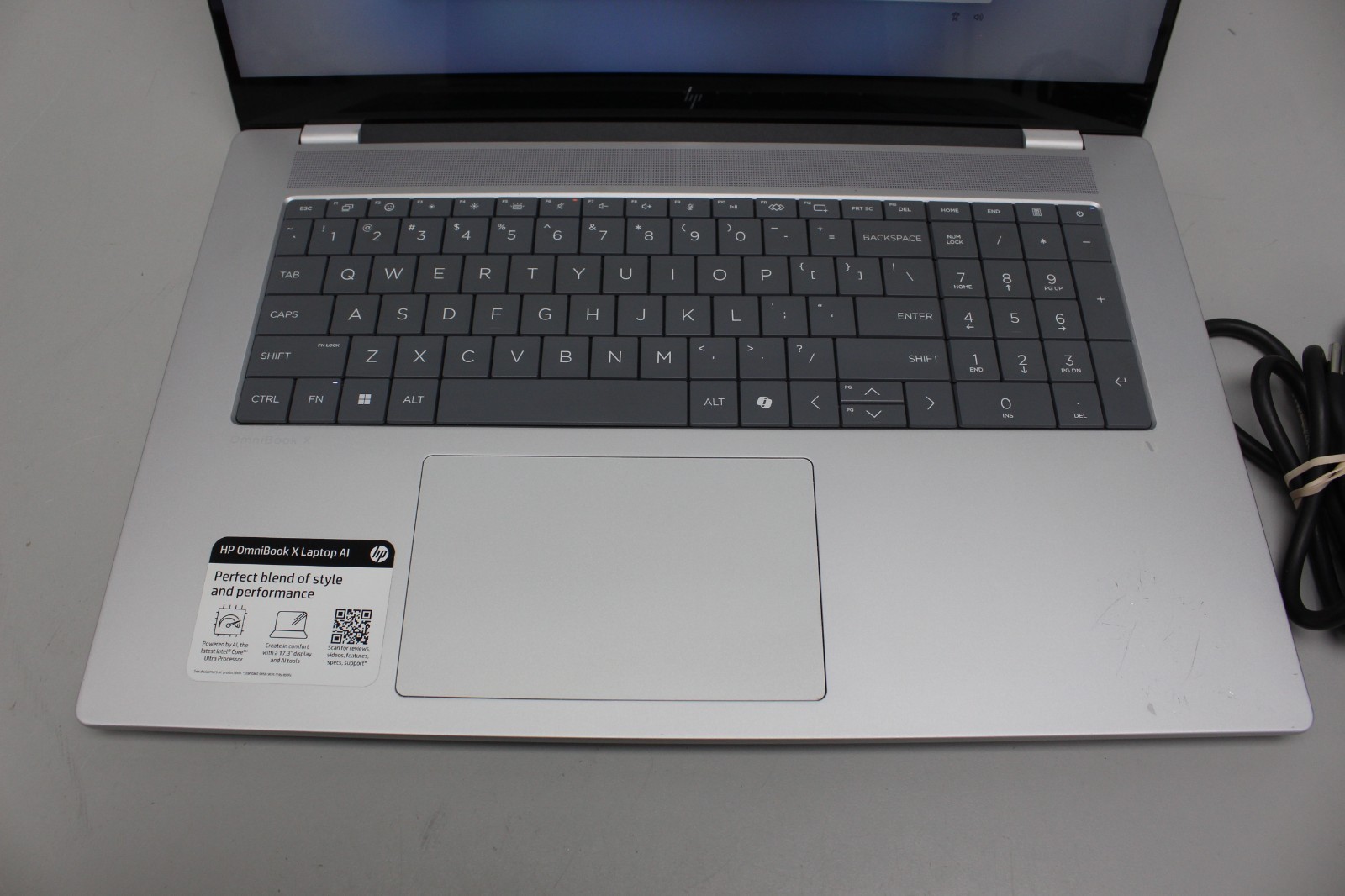 HP 17-dd0033dx 17.3″ (2TB, Core Ultra 7 4.8GHz, 2.40GHz, 32GB) Laptop – silver