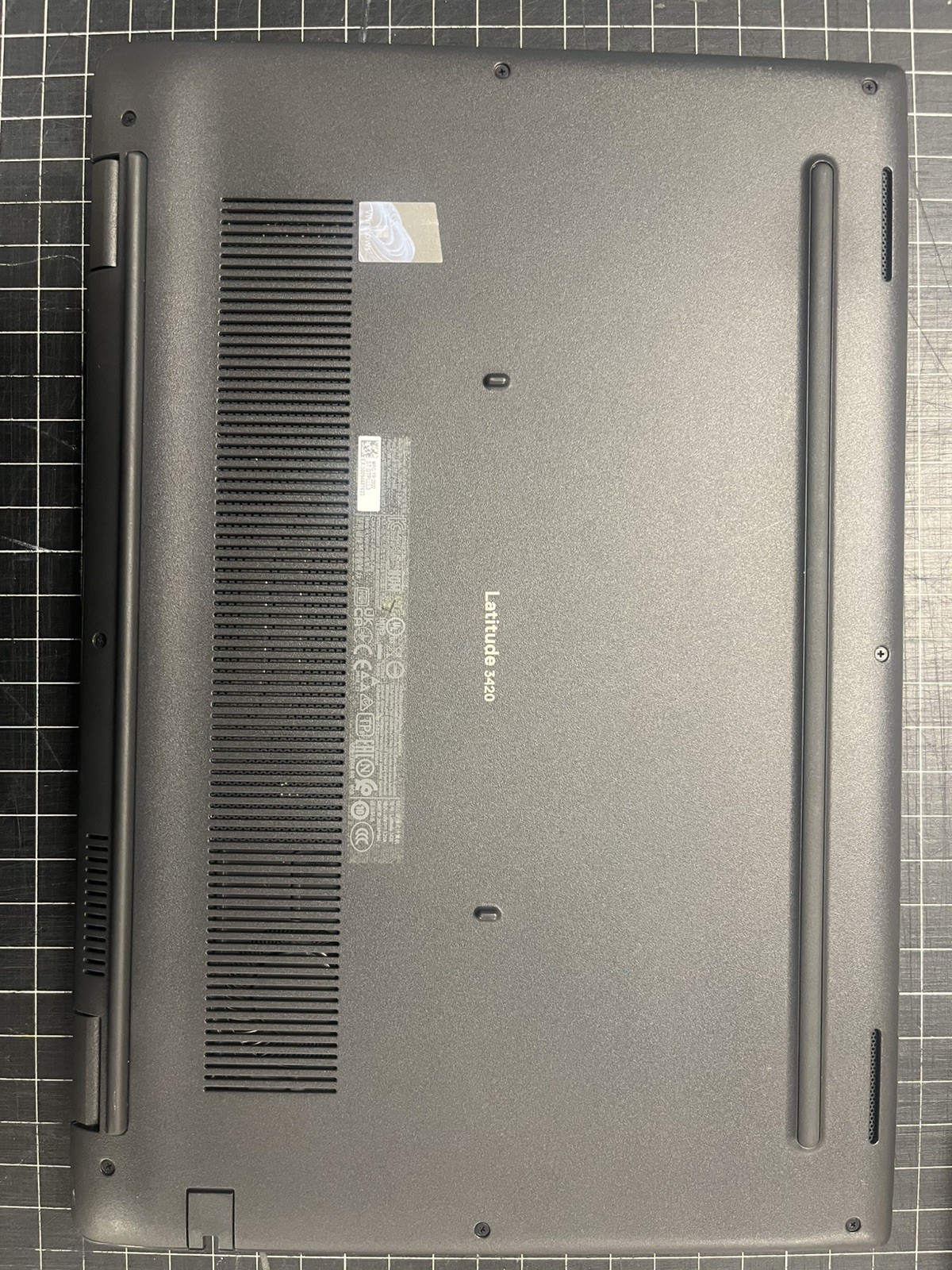 Dell Latitude 3420 14″ i7-1165G7 2.8GHz 16GB RAM 256GB NVMe SSD Windows 11Pro