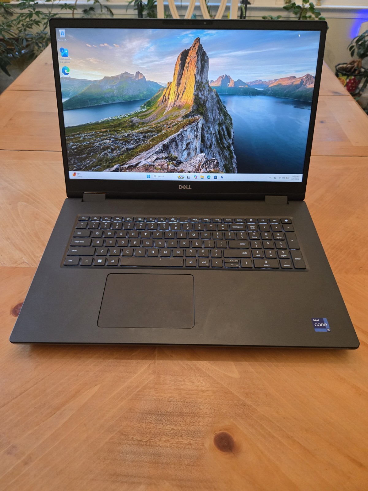 2023 Dell Precision 7780 Workstation I9-13950HX, 1TB, 32gb Ram, RTX 1000 ADA GPU
