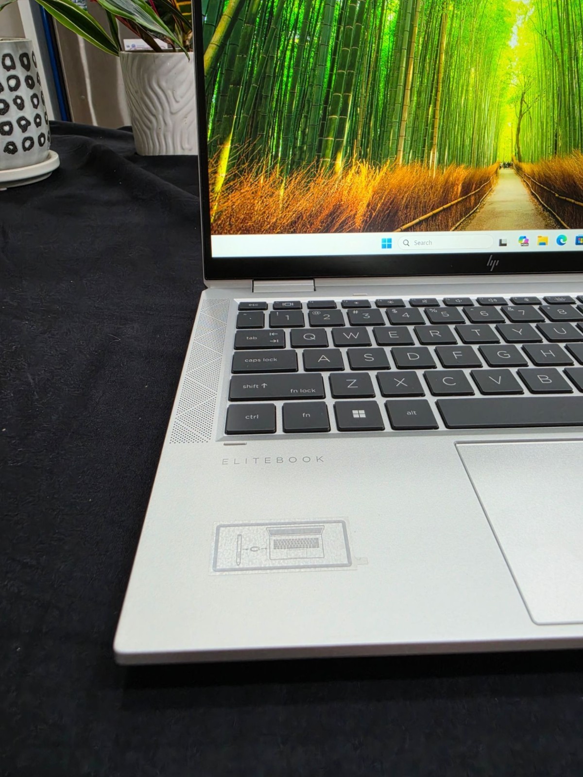 HP EliteBook x360 1030 G8 13.3″ i7-1185G7 16GB 1TB SSD LTE Win 11 Pro 2-in-1