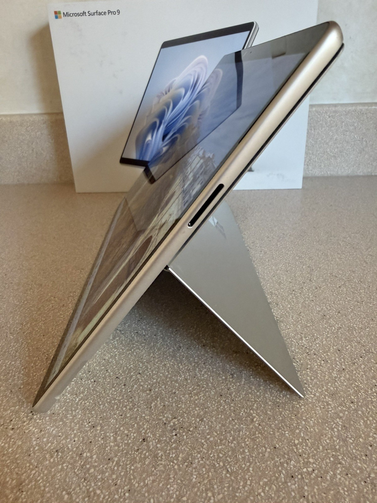 Microsoft Surface Pro 9 Core i5-1235U 8GB RAM 128GB Platinum