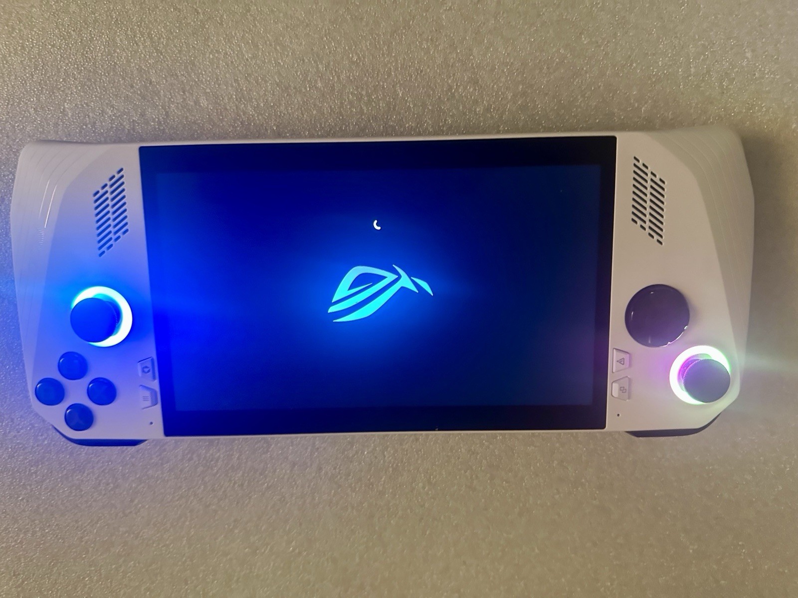ASUS ROG Ally 7″ 120Hz FHD Touch AMD Ryzen Z1 16GB 512GB SSD White- No Box
