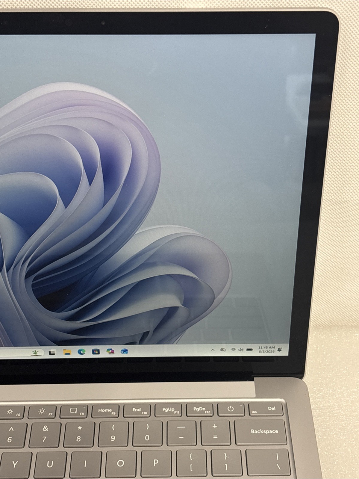 Microsoft Surface Laptop 6 13.5″ (1TB, Ultra 7, 32GB Ram) – Platinum