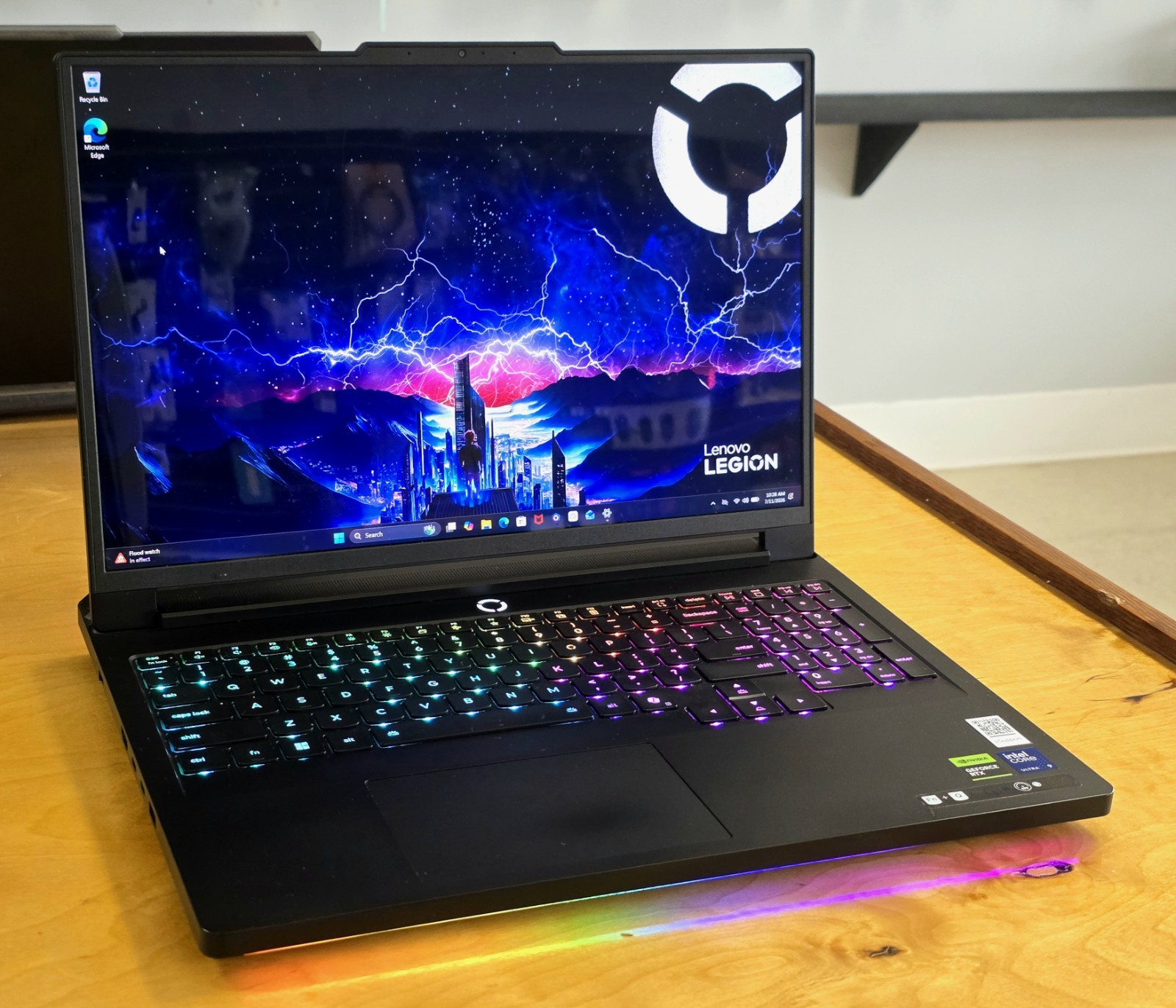 Lenovo Legion Pro 7 16IAX10H 16″ WQXGA 240hz Ultra 9 RTX 5080 32GB 1TB SSD W11H