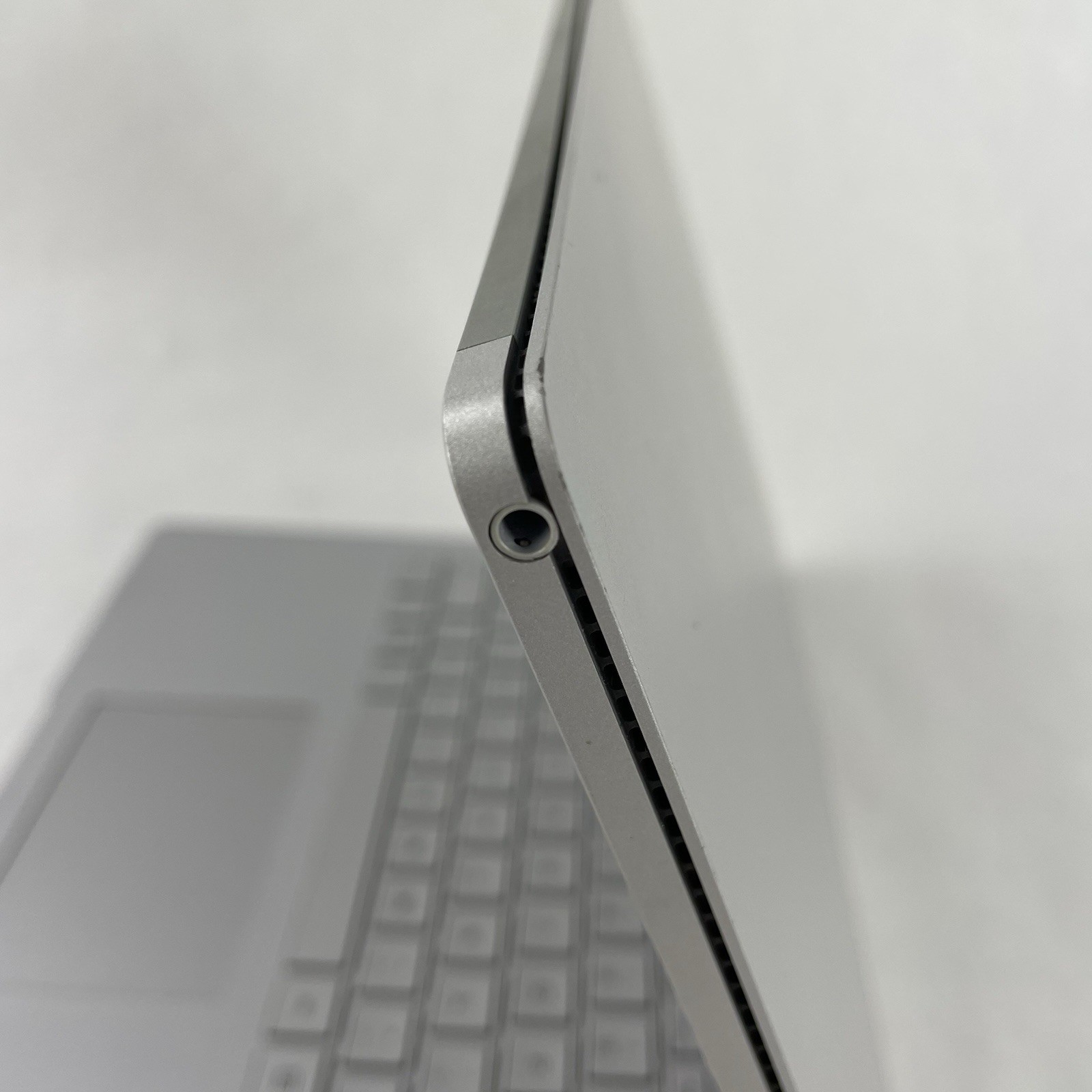 Microsoft Surface Book 2 13.3″ i7-8650U 1.90 GHz 8 GB RAM 256 GB SSD Win11