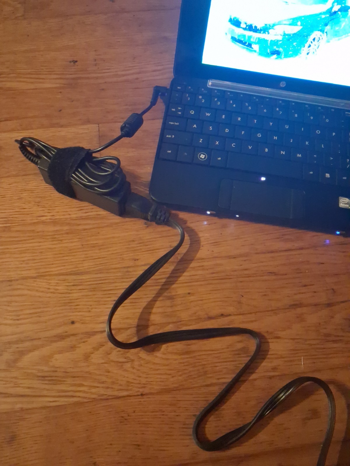 10.1” HP MINI 1000 NOTEBOOK INTEL ATOM HD WIN 7 PRO W/CHARGER Software And Case