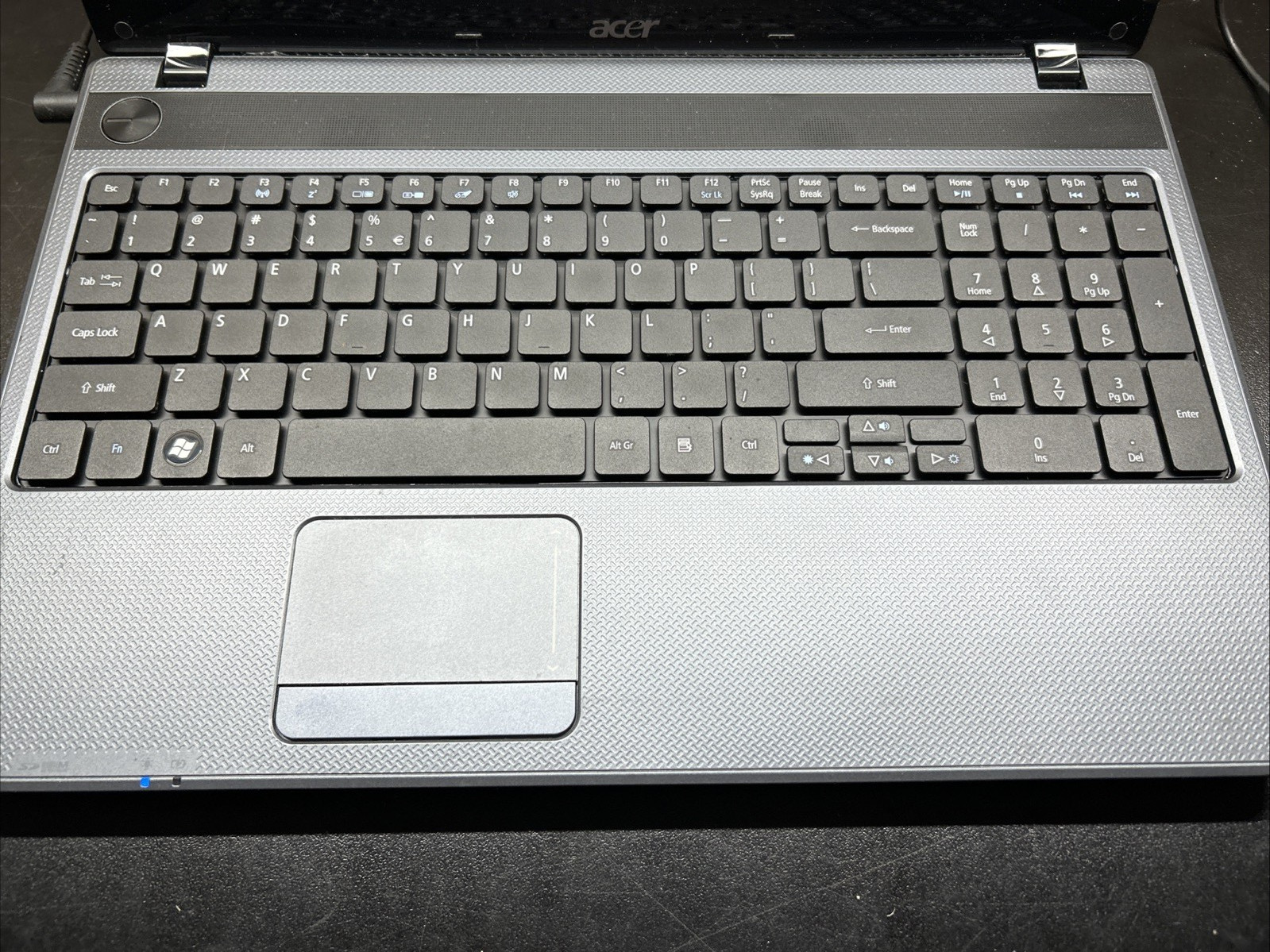 Acer Aspire 5250 Laptop AMD C-50 8GB RAM 320GB HDD Linux Mint – Needs Battery