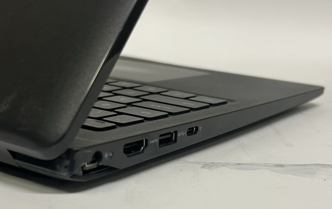 Dell Latitude 3520 15.6″ Intel i5-1135G7 @2.4GHz | 8GB RAM | 256GB NVMe | W11P
