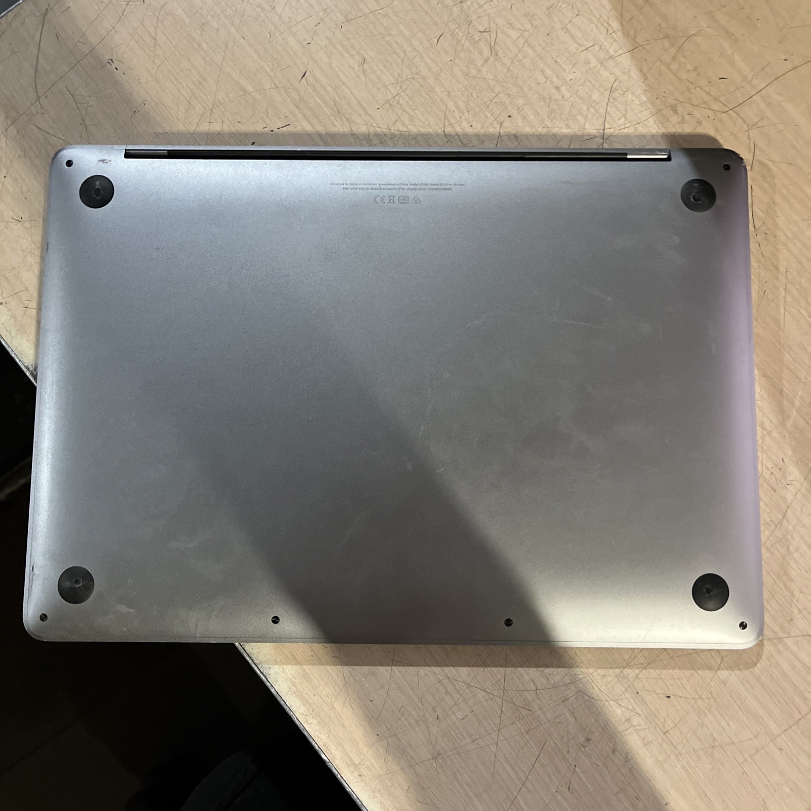 APPLE MACBOOK PRO “M1″ 8 CPU/8 GPU 13” 3.2GHZ 8GB RAM 256SSD