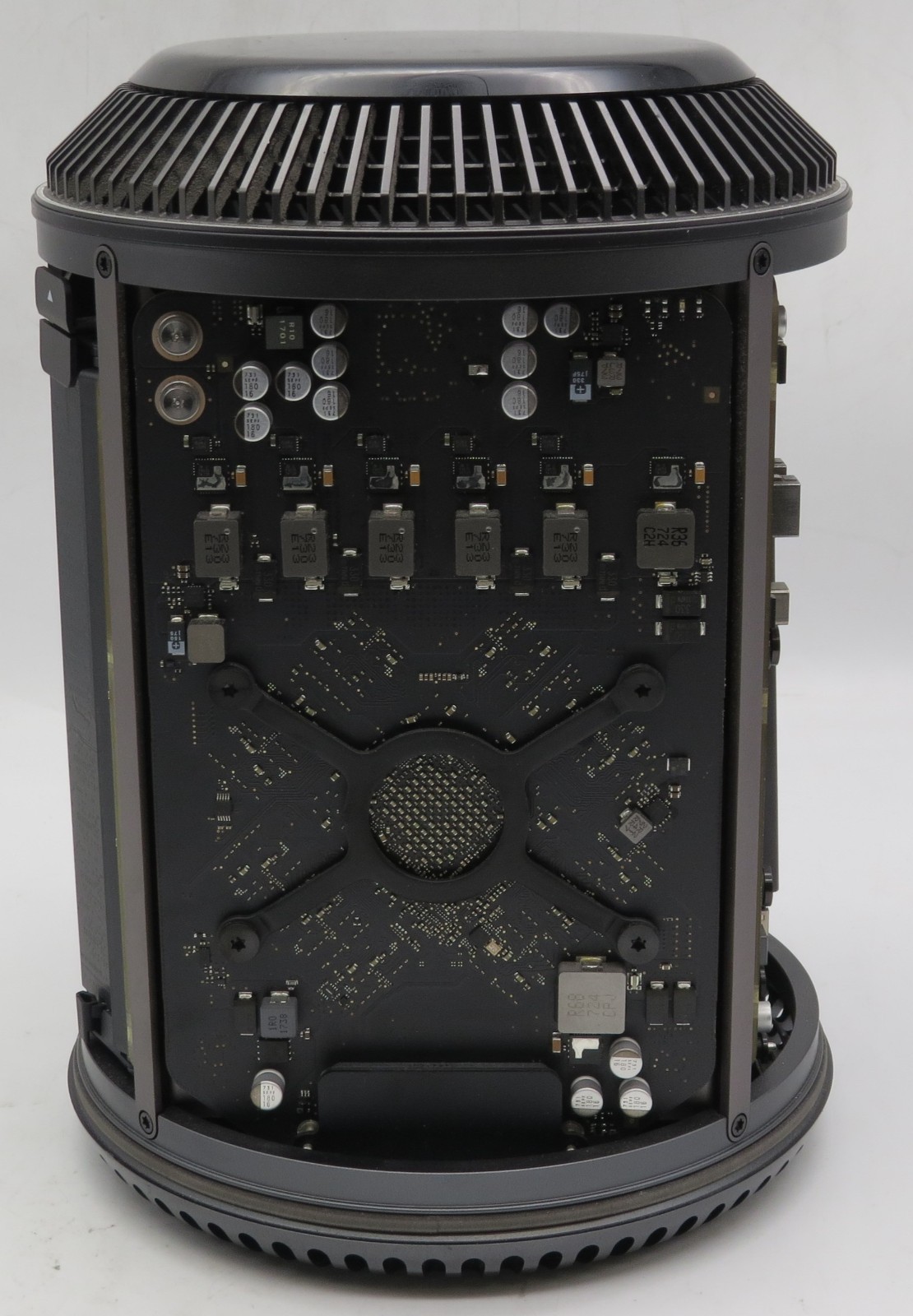 Apple Mac Pro/Xeon E5 @ 3.5 GHz/16GB RAM/AMD FirePro/ No Storage/No OS