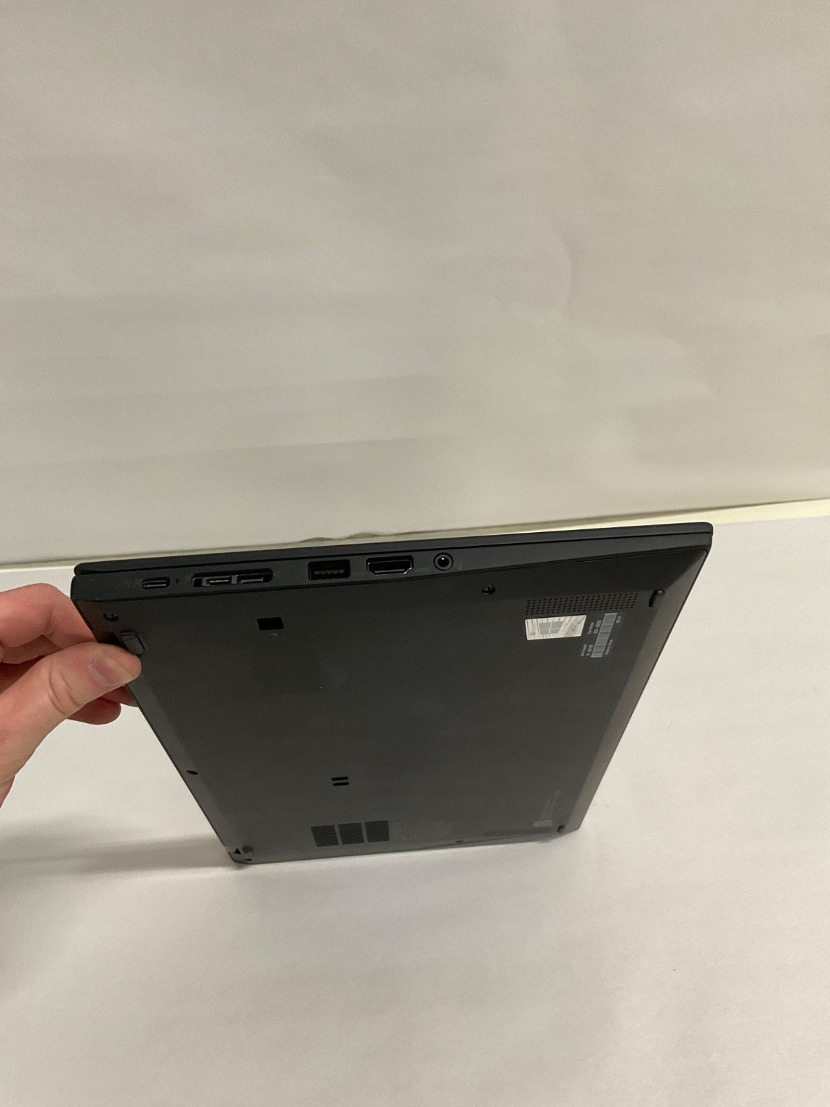 Lenovo Thinkpad X1 Carbon Gen 8 Intel i7-10610U 16GB RAM NO SSD NO OS Bad Batt
