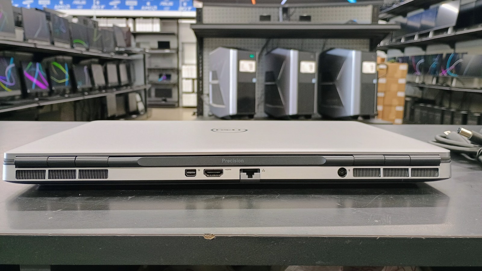 Dell Precision 7560 Xeon W-11955M 2.6Ghz – 64GB – 1TB – RTX A4000 15.6″