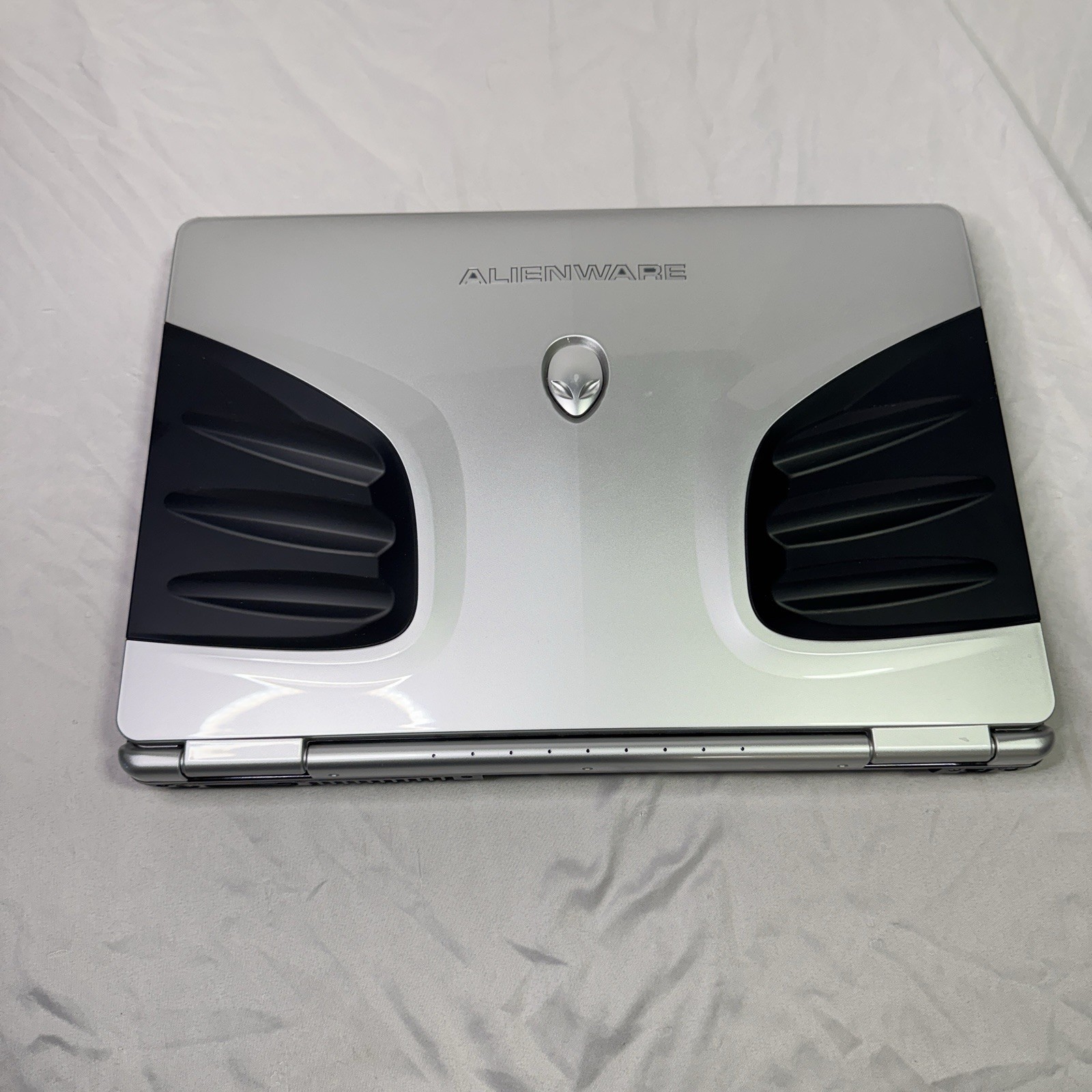 Alienware M5700i R2 17” Windows Vista Ultimate Area 51 Vintage Gaming Laptop