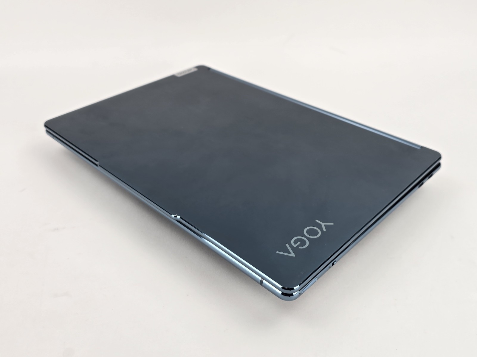 Lenovo Yoga Book 9i Dual 13.3″ 2.8K OLED Ultra 7 155U 16GB 1TB – Used