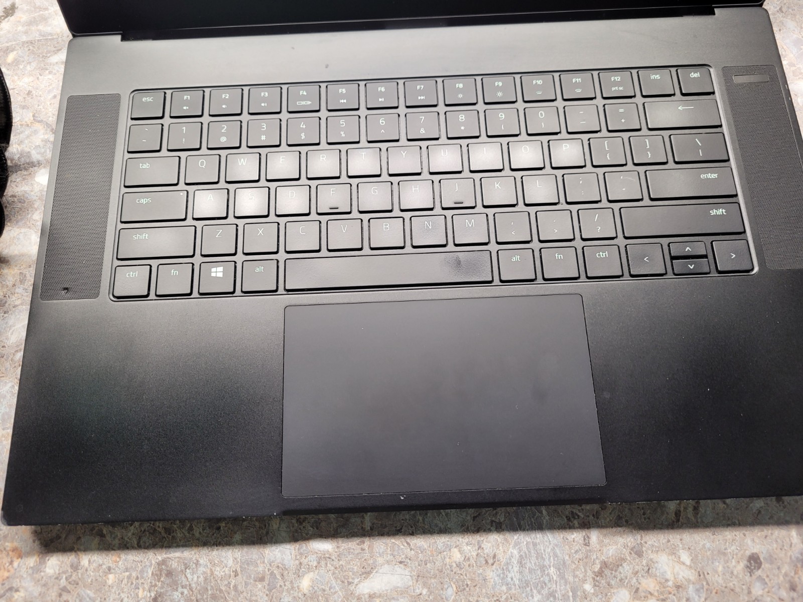 Razer Blade 15 Advanced RZ09-033 15.6″ 300HZ I7-10875H 16GB RTX 2070S MAXQ READ