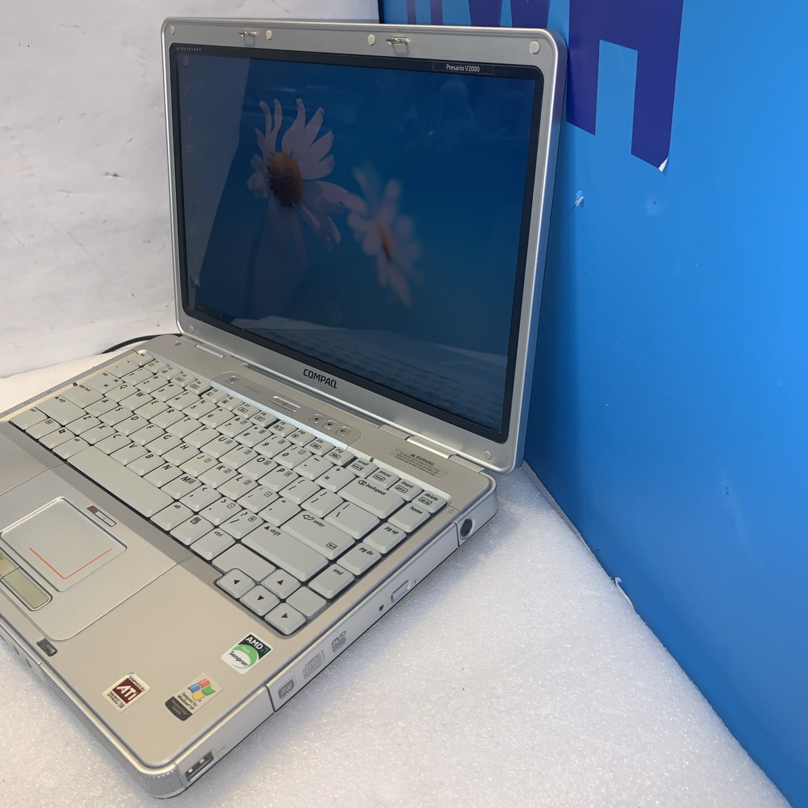 Compaq Predation V2000 AMD Septum 3100+ 1.8GHZ 2GB 40GB Windows XP SP3 Laptop
