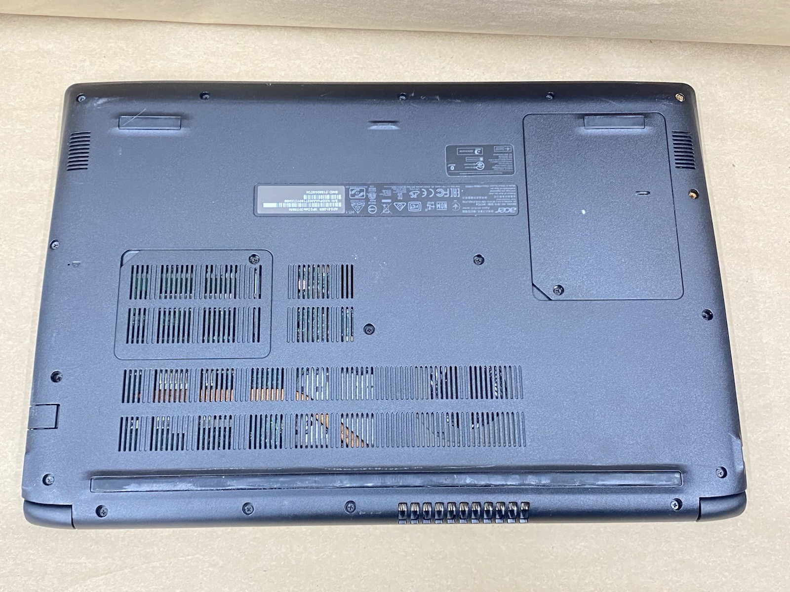 Acer Aspire A515-51 – 15.5″ FHD – i3-7100U – 8GB – 128GB SSD – Win 10 Pro – READ