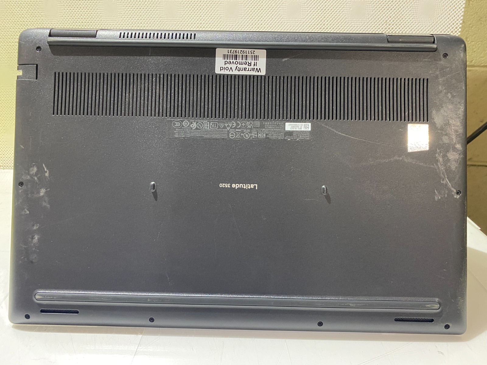 DELL LATITUDE 3520 i5-1135G7@2.40GHz 8GB RAM 512GB SSD NVMe W11P