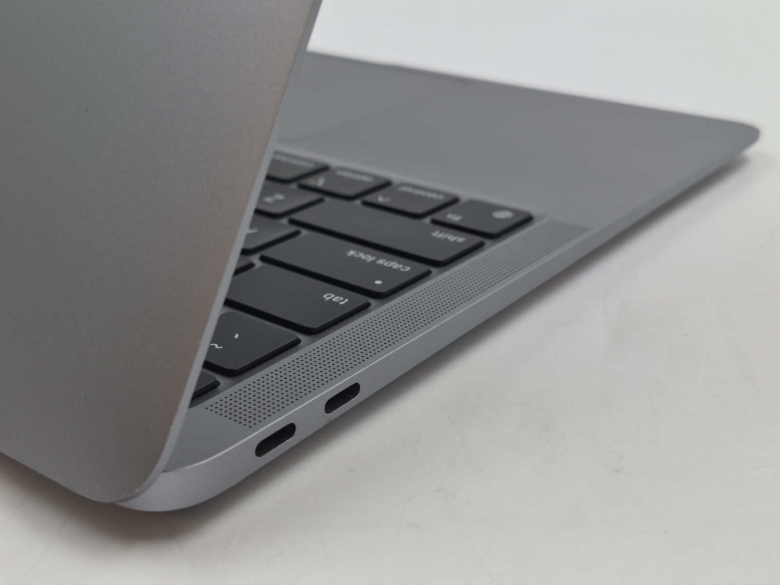 Apple MacBook Air 2020 M1 3.20GHz 8GB RAM 256GB NVMe SSD macOS Tahoe Laptop