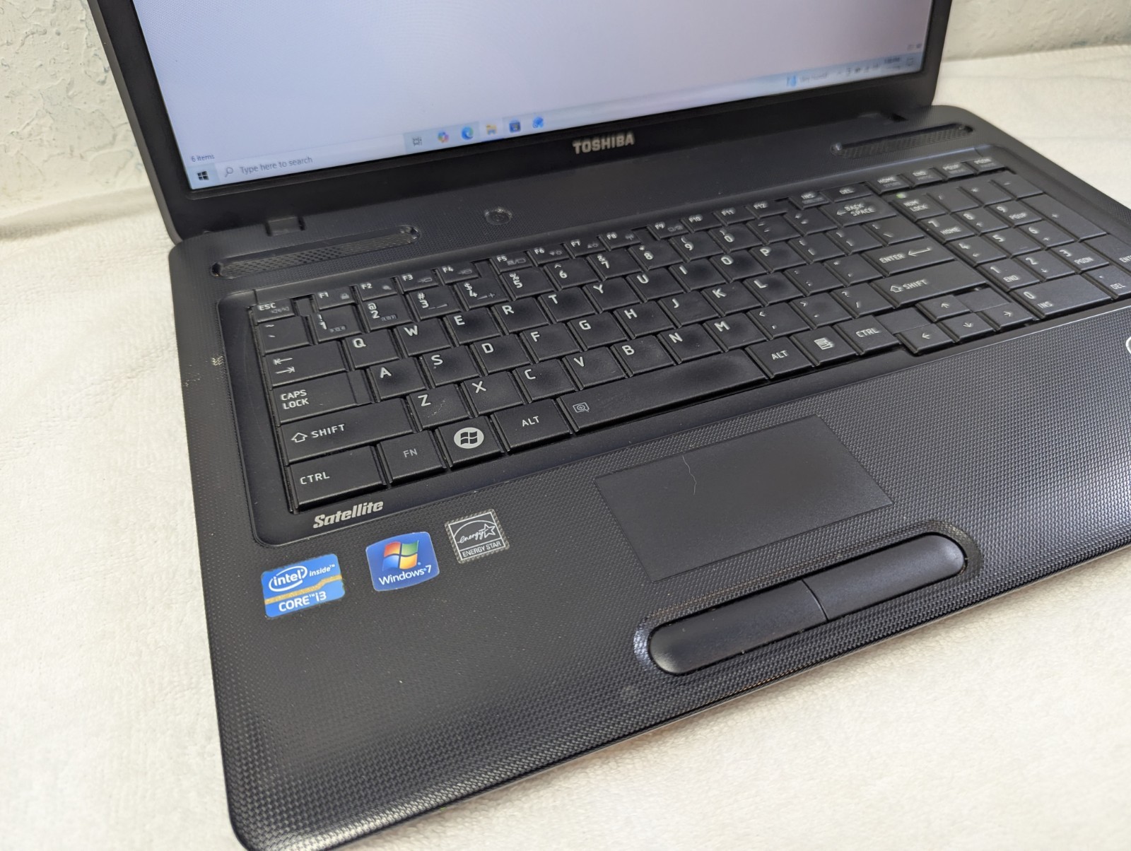 Toshiba Satellite C675-S7308 17.3″ Laptop Intel i3 Windows 10 **READ** TESTED