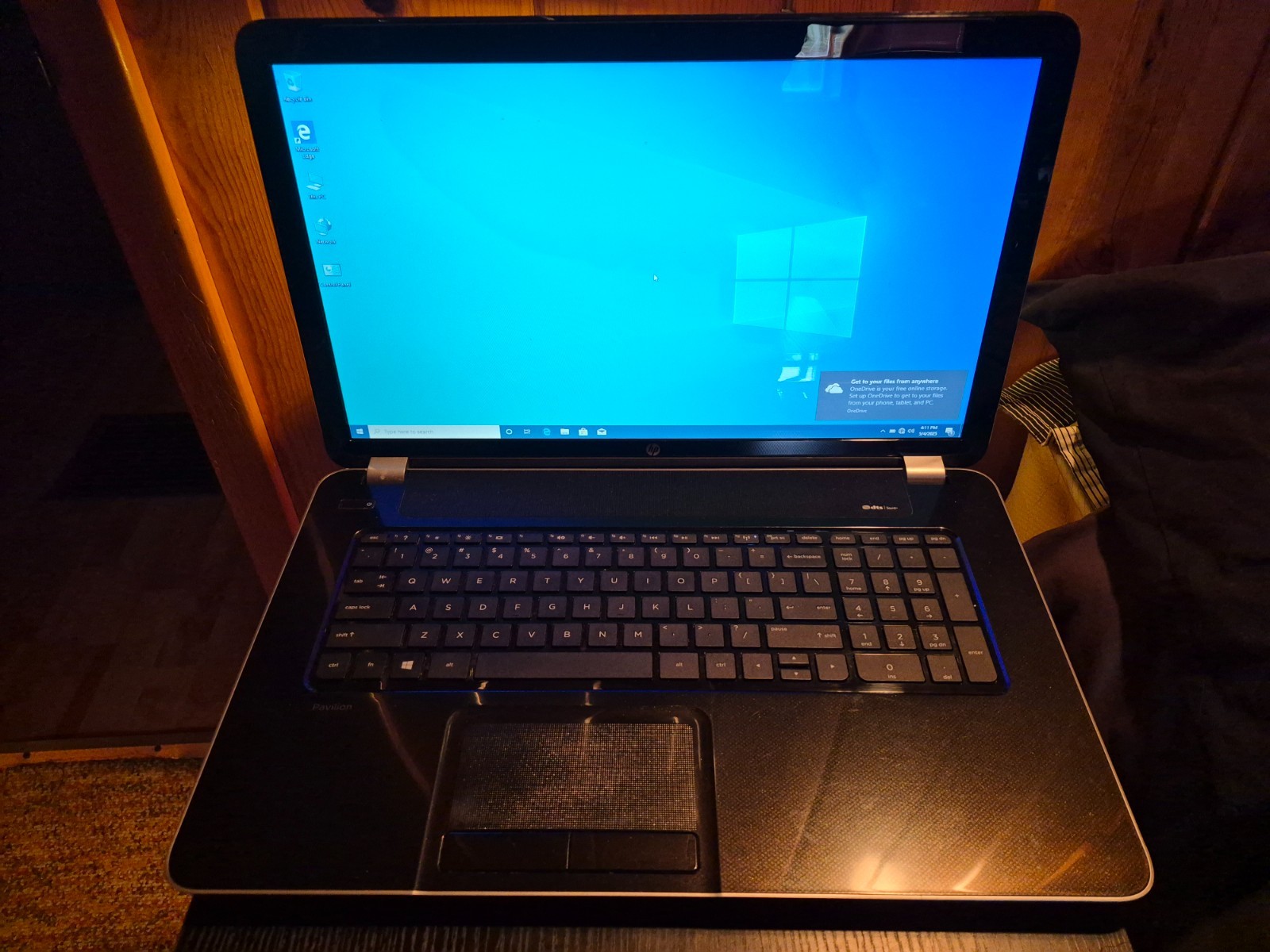 HP PAVILION 17, E110DX 17.3″, 720G HD, 4GRAM, AMD A8-4500 1.9 GHz Quad, Win10