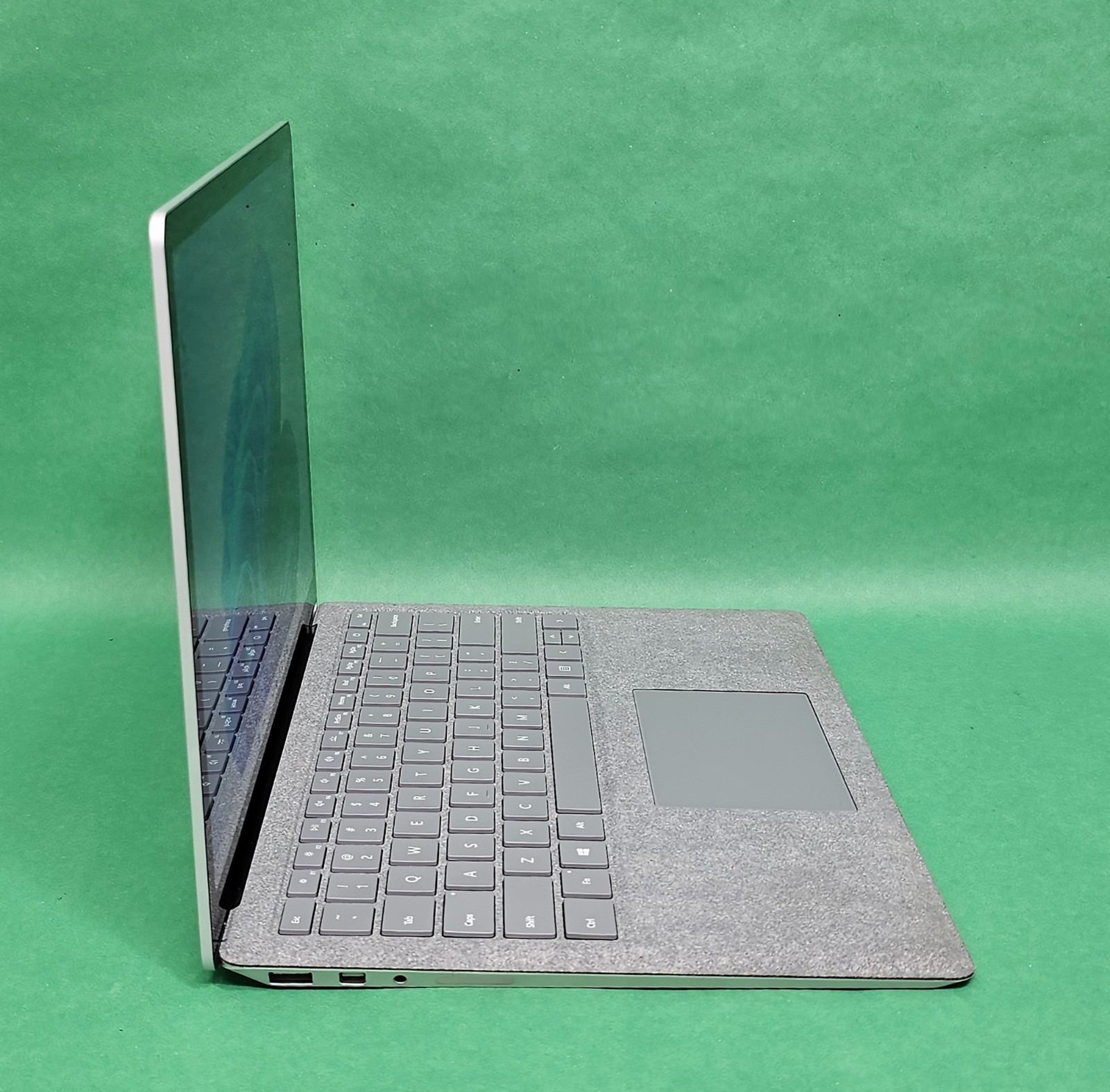 Microsoft Surface Laptop 2 1769 13.5″ Touch Core i5-8350U 8GB RAM 256GB SSD