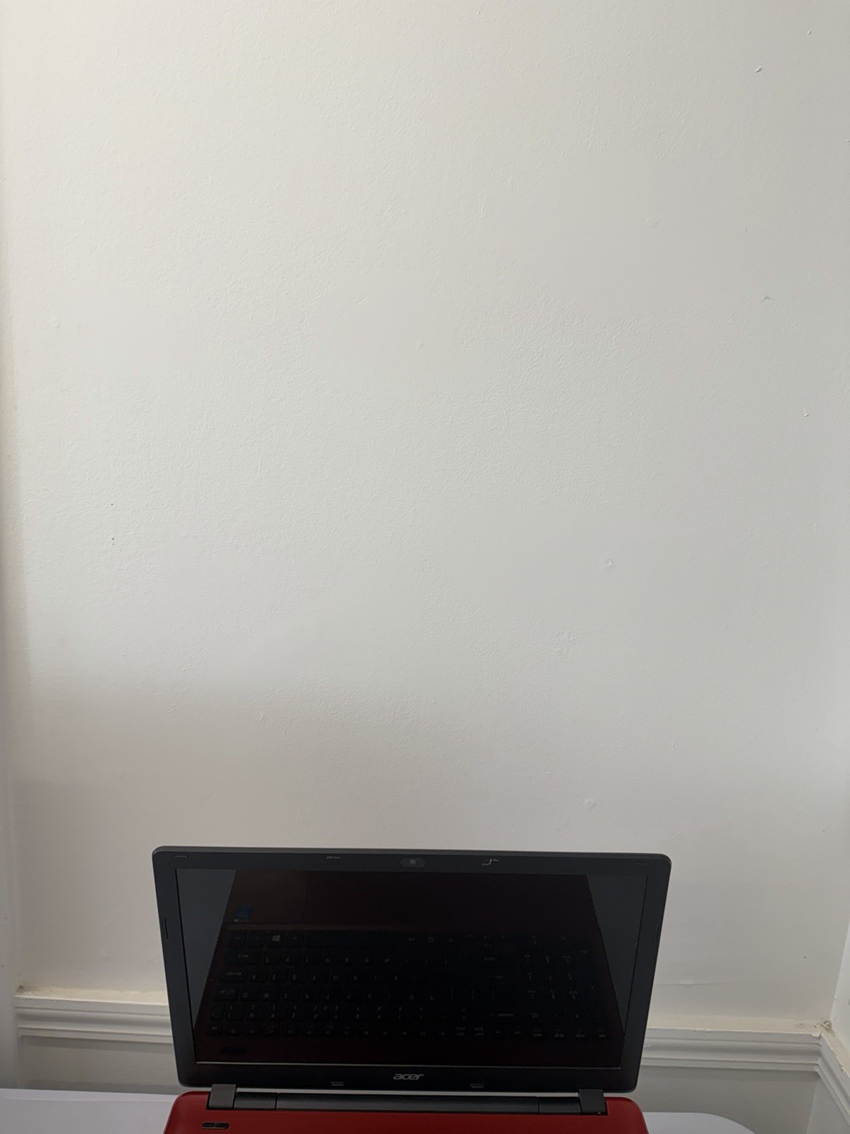 Acer E 571-Z5WAH Laptop – Good Screen – Intel i3-4030U – Read Des