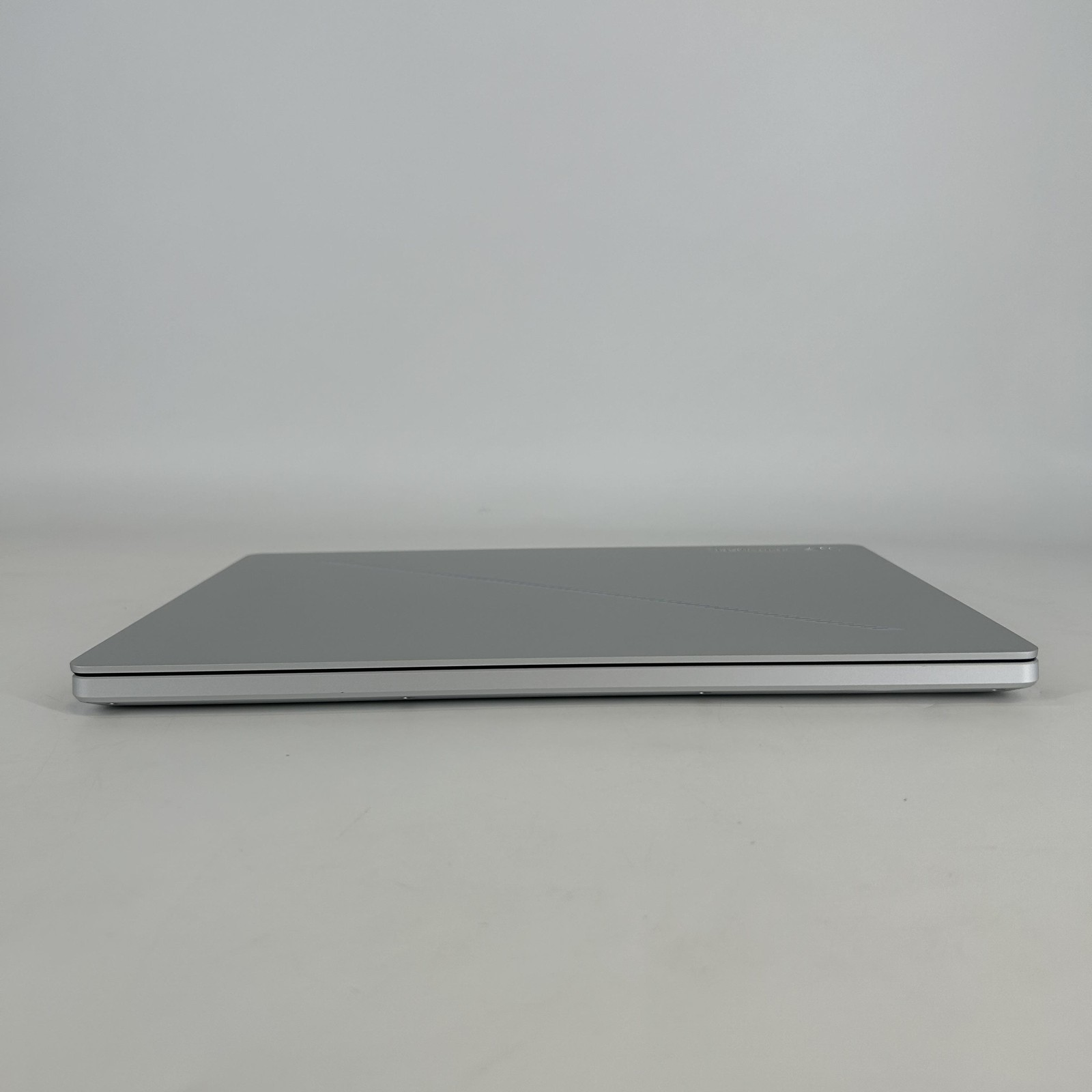 Asus ROG Zephyrus G14 GA403 14 120Hz QHD+ 4.0 GHz Ryzen 9 270 16GB 1TB RTX 5060