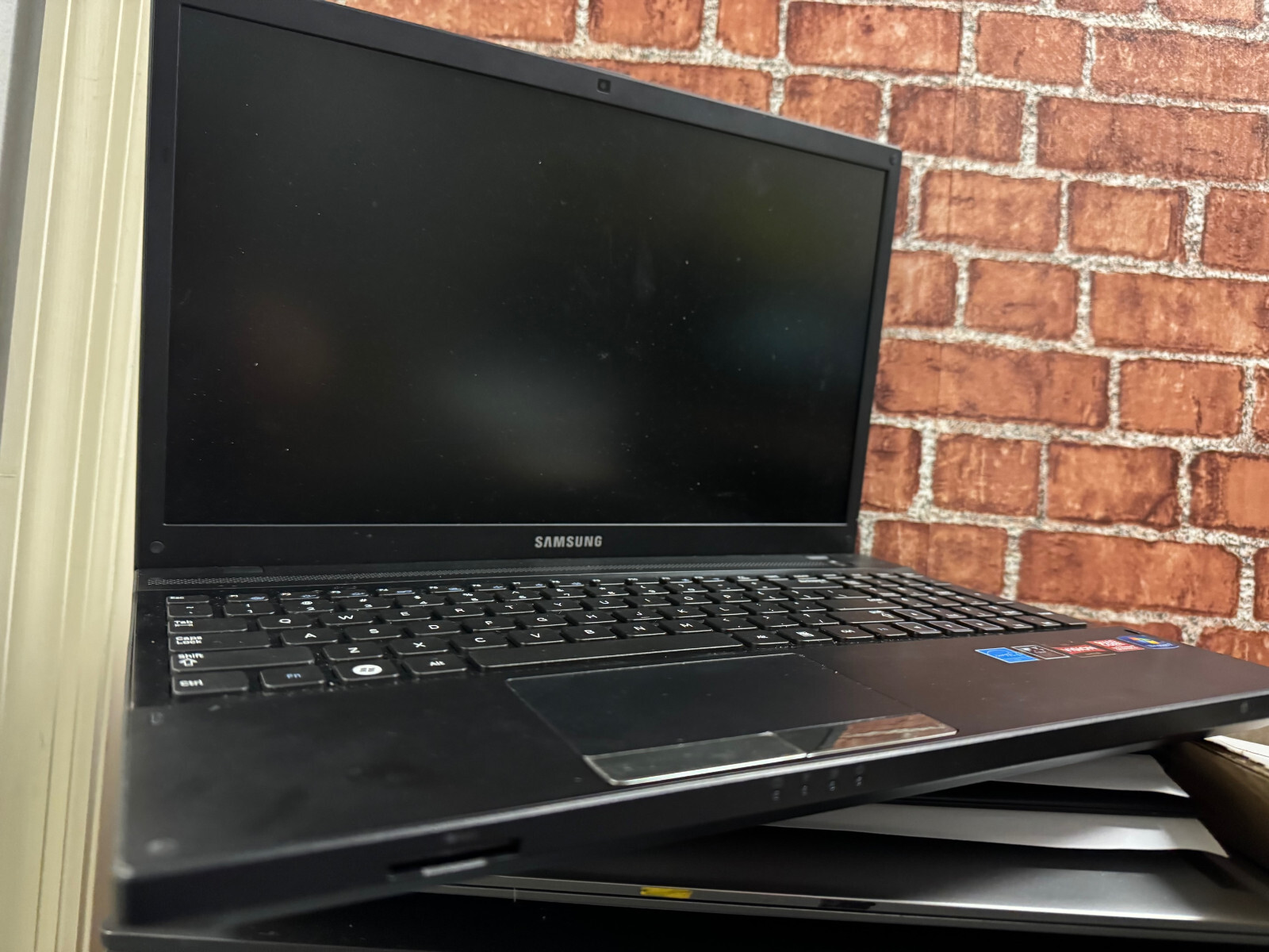 Samsung Notebook, Win 7 Compatible, Quad Core AMD Radeon A8(Untested/For Parts)